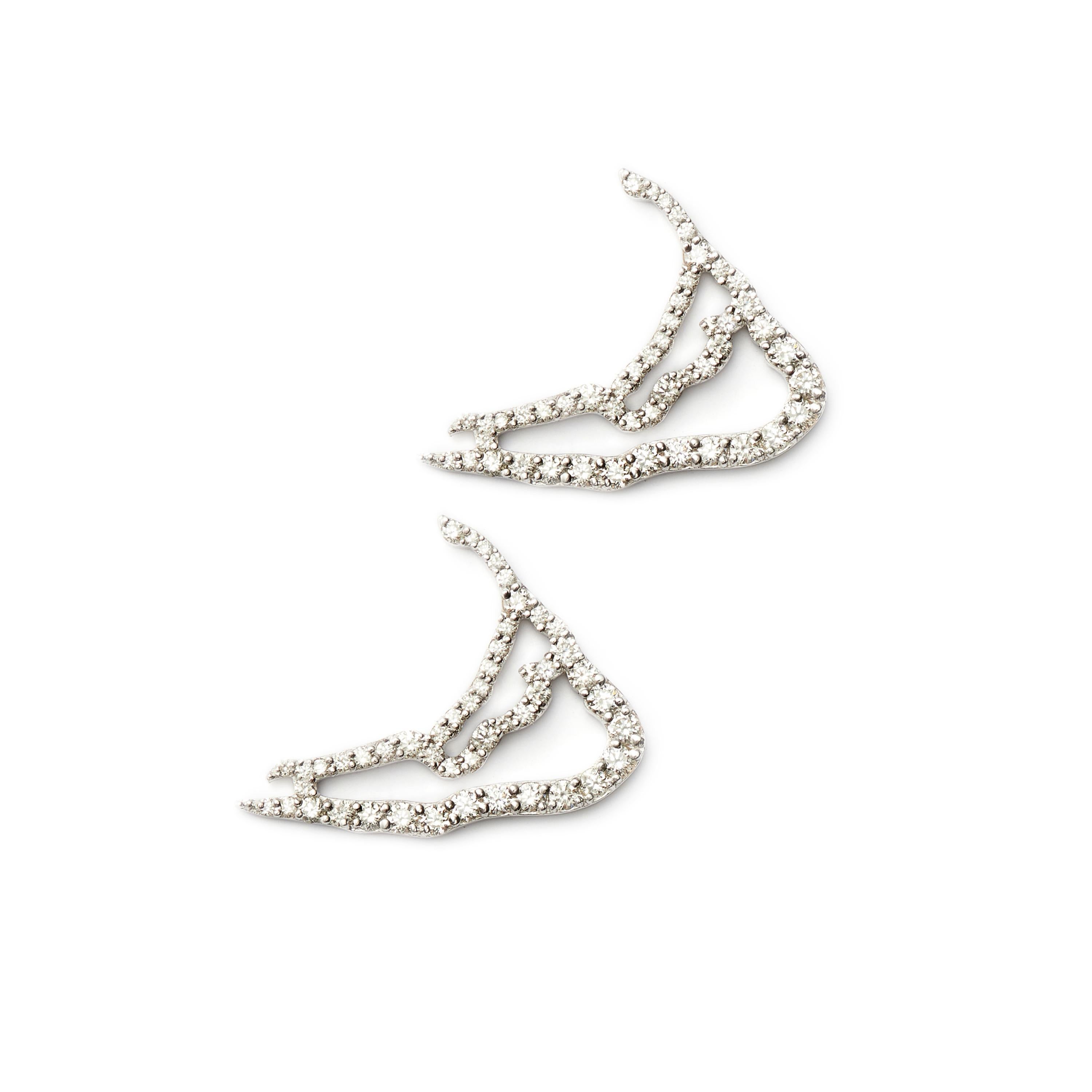 The shape of Nantucket Island is as iconic as the island itself. From the Diamond Island™ Collection, these 18 Karat Palladium White Gold earrings, set with diamonds, are striking and timeless.
