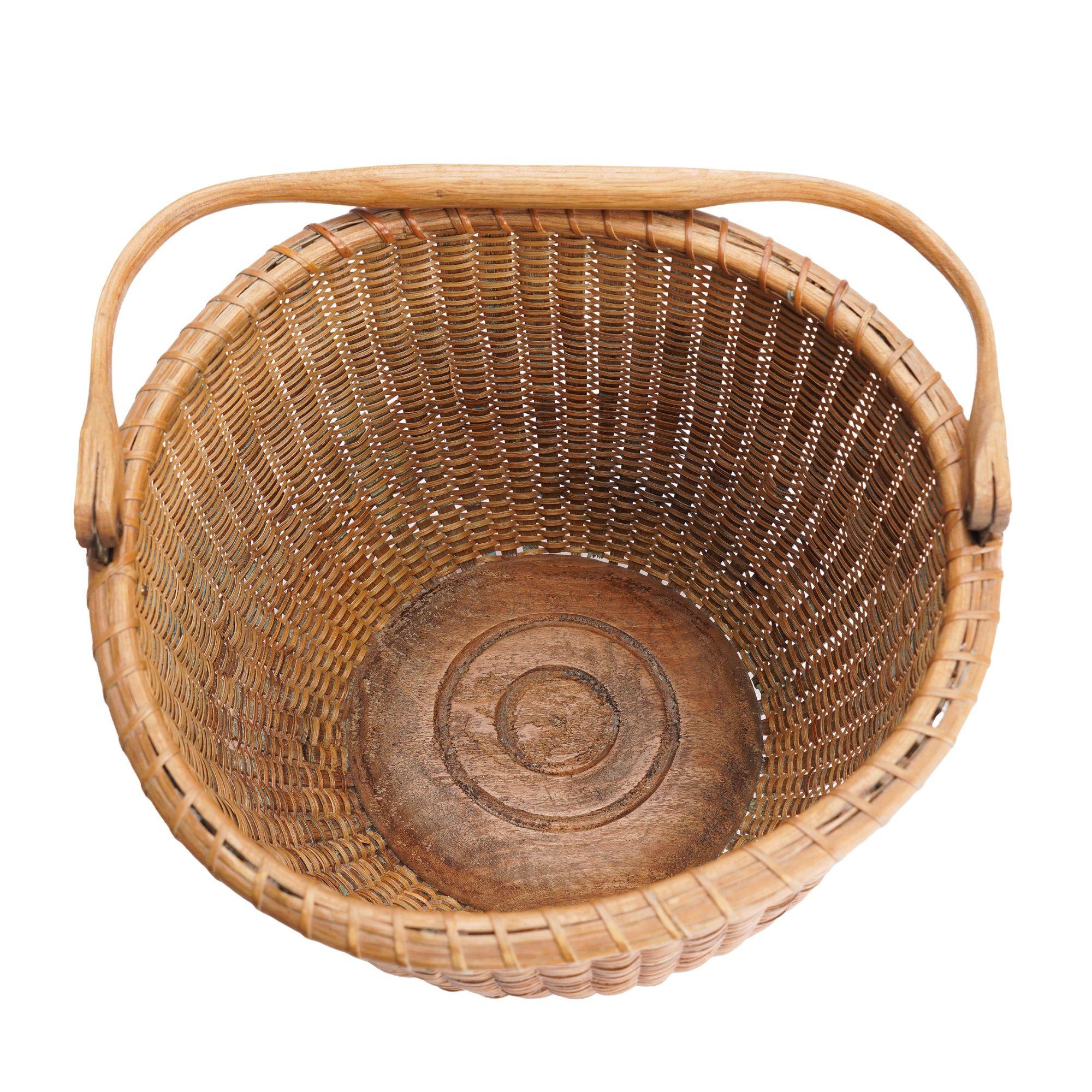 Nantucket lighthouse basket attributed to Mitchy Ray, 1900-50 For Sale 4