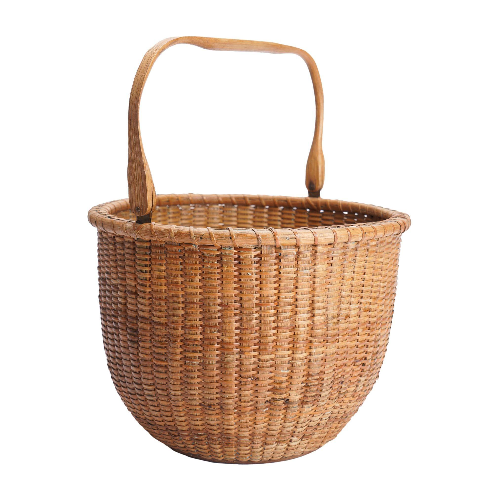 Nantucket lighthouse basket attributed to Mitchy Ray, 1900-50 In Good Condition For Sale In Kenilworth, IL