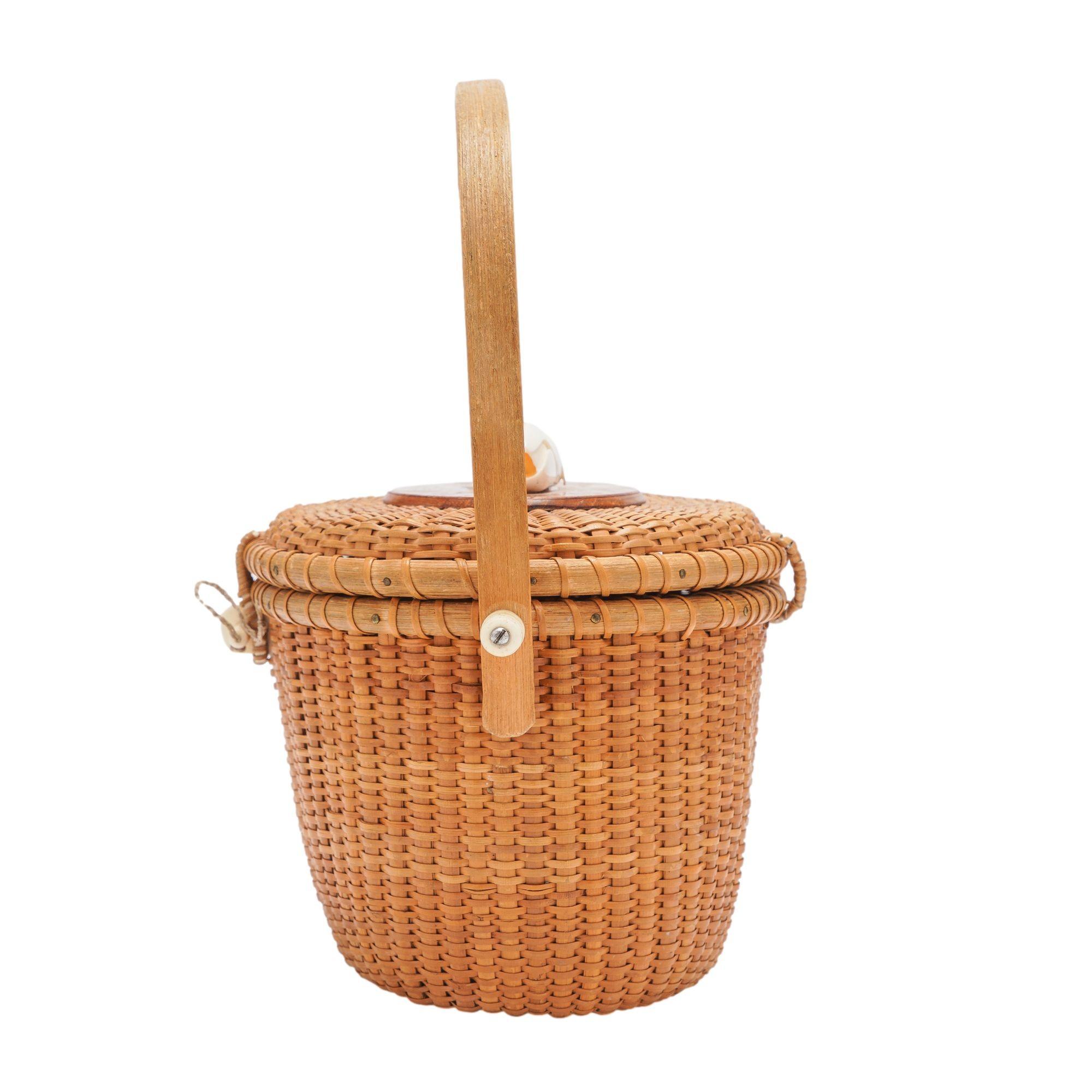 Nantucket lightship basket handbag, c. 1950 In Good Condition In Kenilworth, IL