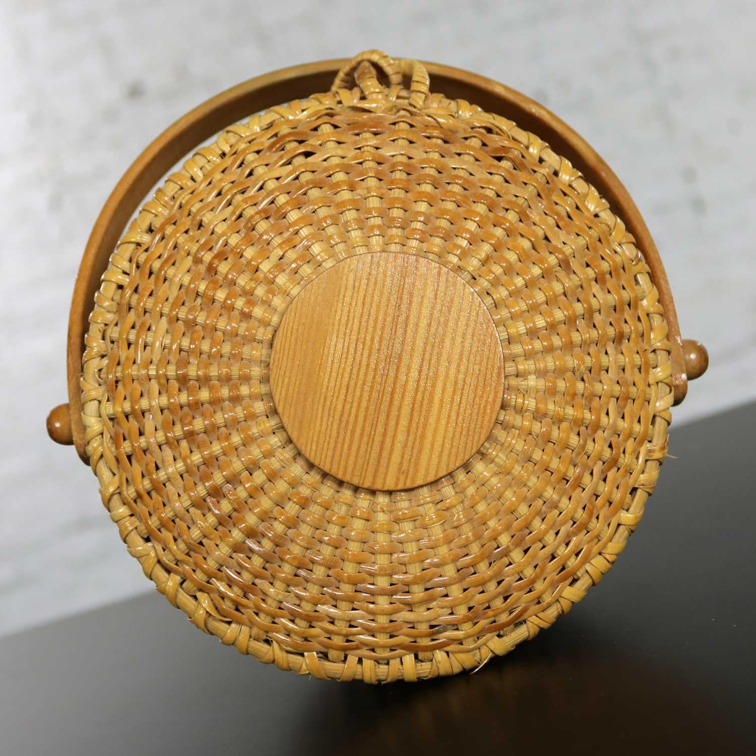 20th Century Nantucket Lightship Round Lidded Friendship Basket