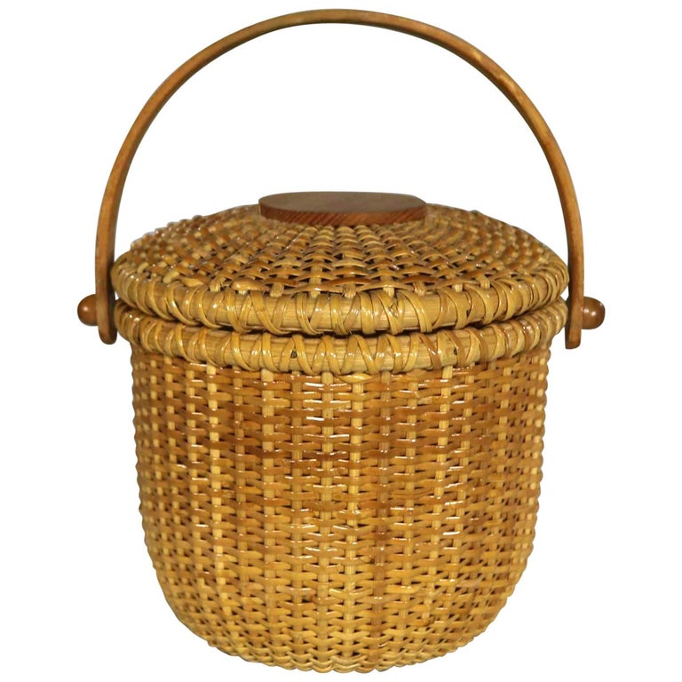 Nantucket Lightship Round Lidded Friendship Basket For Sale at 1stDibs