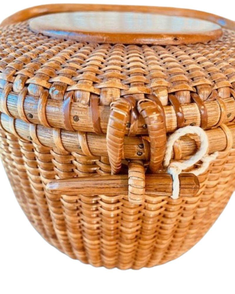 Nantucket Round Purse by Jose Formoso Reyes, circa 1950, a very early Nantucket diminutive round woven purse from during the first few years Reyes was making Nantucket baskets, having a cane weave on rattan staves, pine top and bottom plates, carved