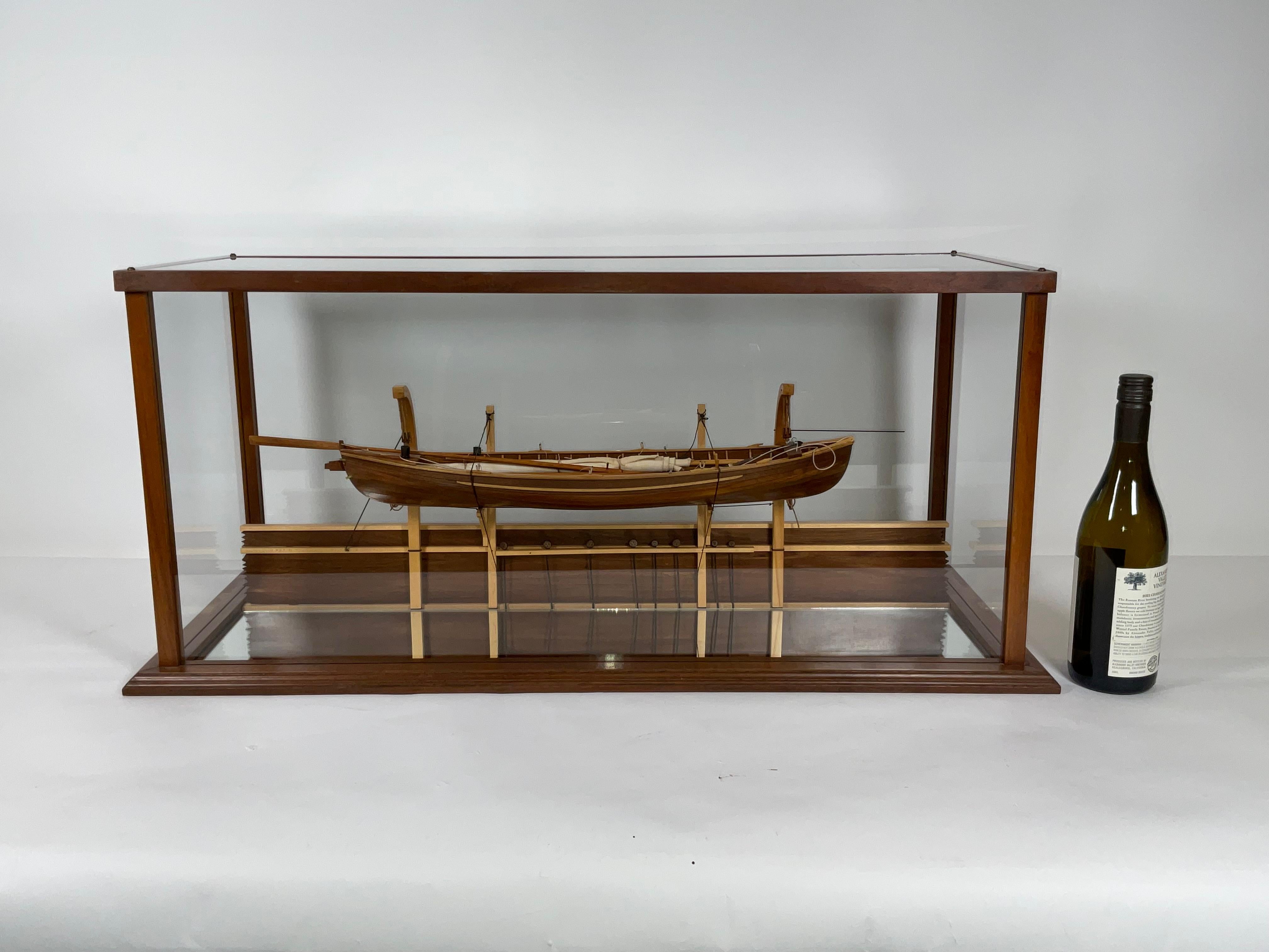 Nord-américain Modèle de baleinier de Nantucket sur Davits en vente