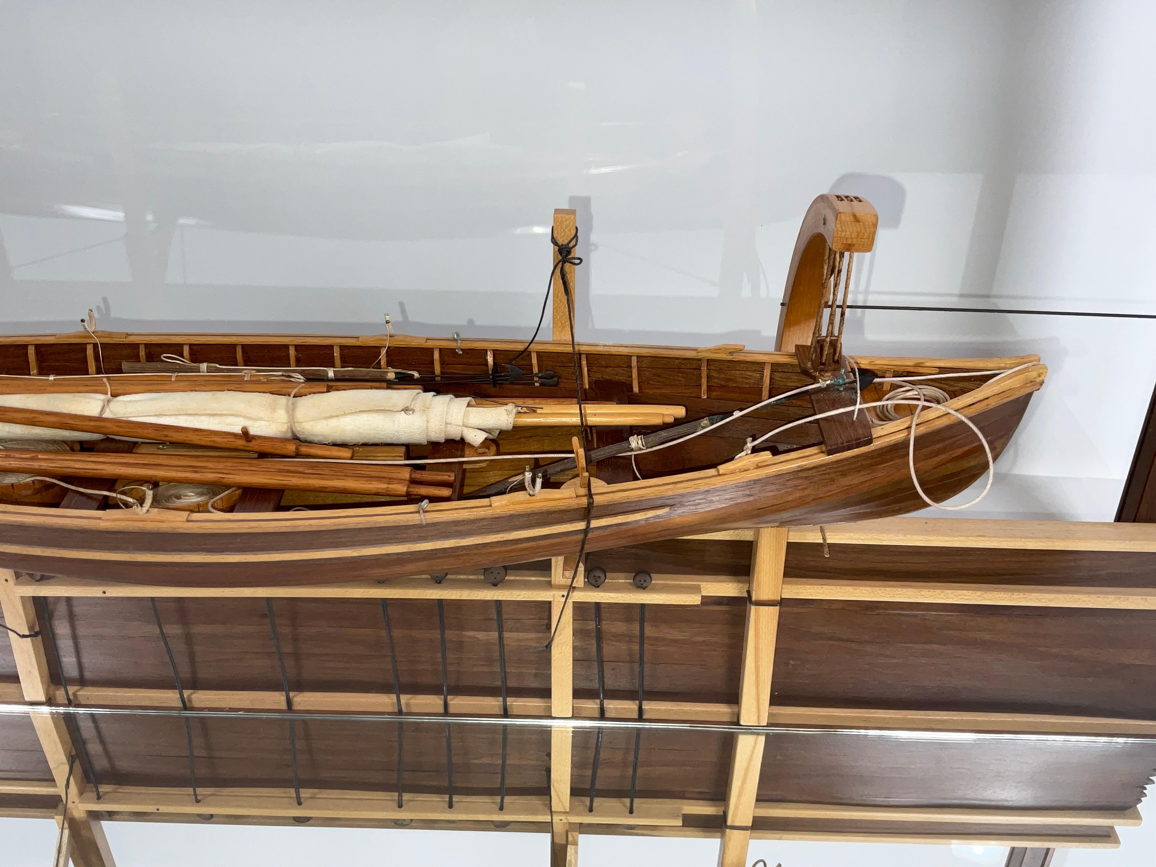 Modèle de baleinier de Nantucket sur Davits Bon état - En vente à Norwell, MA