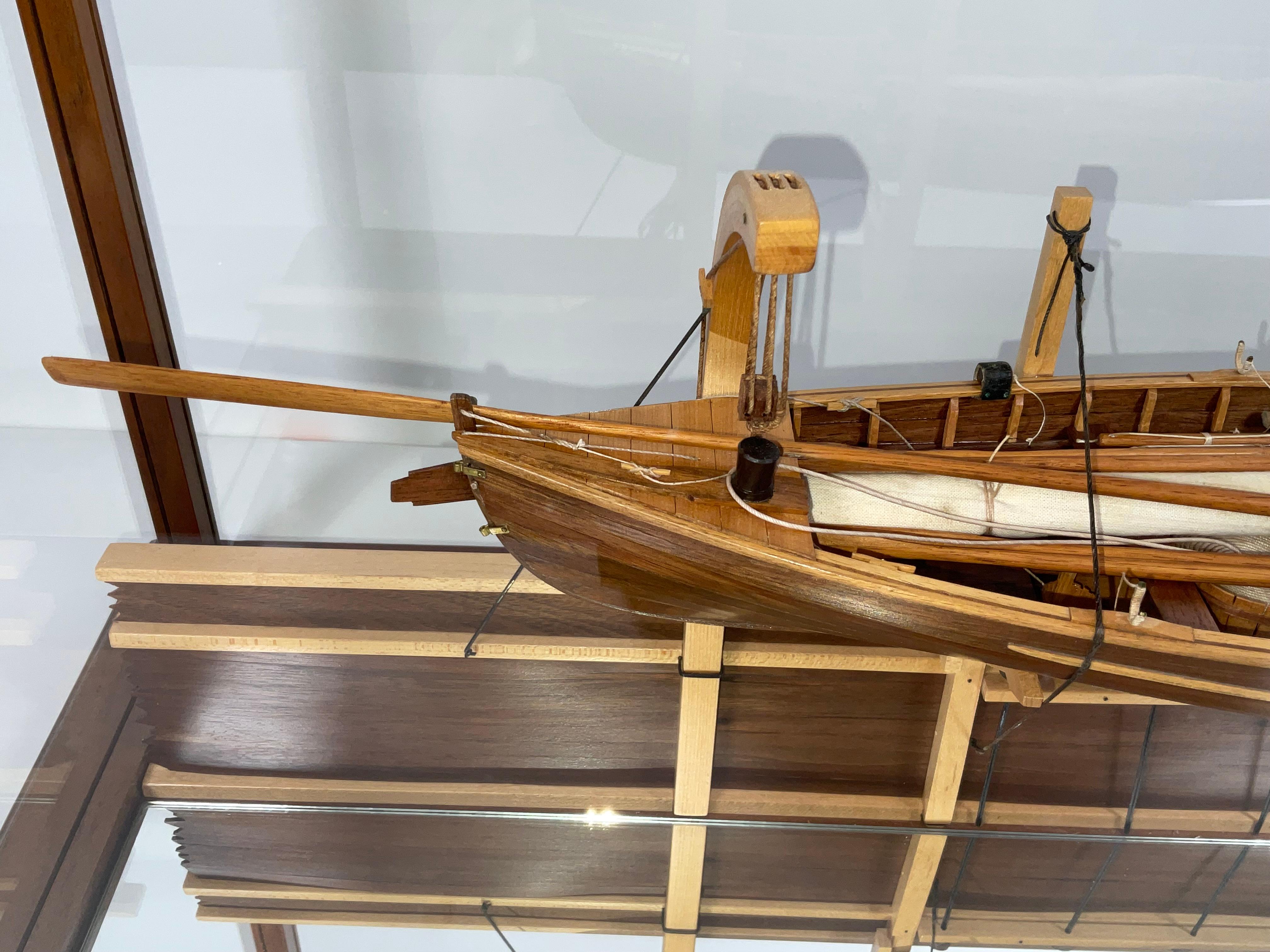 Bois Modèle de baleinier de Nantucket sur Davits en vente