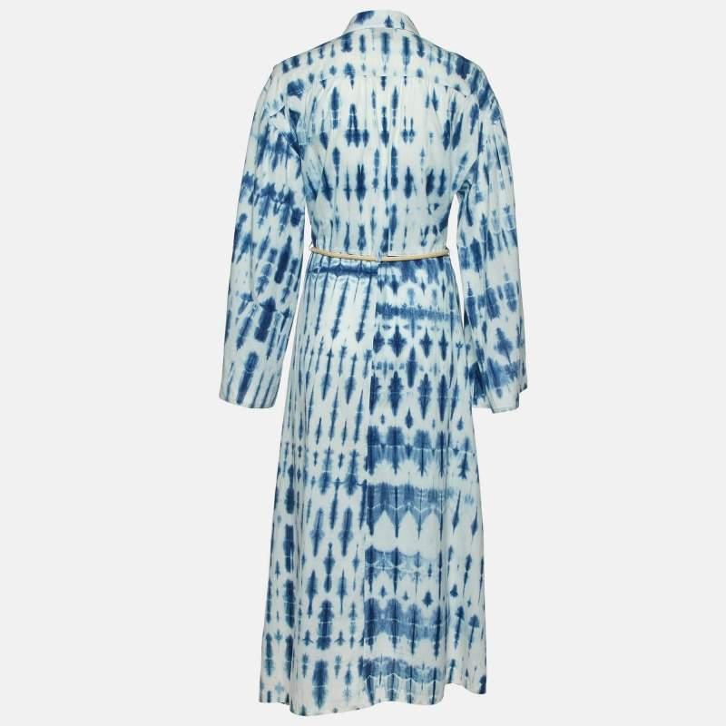 Prova la gioia di una sartoria esperta con questo abito firmato da donna. Realizzato meticolosamente, offre una vestibilità impeccabile e dettagli di lusso che assicurano un comfort ineguagliabile. Questa splendida creazione eleverà il tuo stile