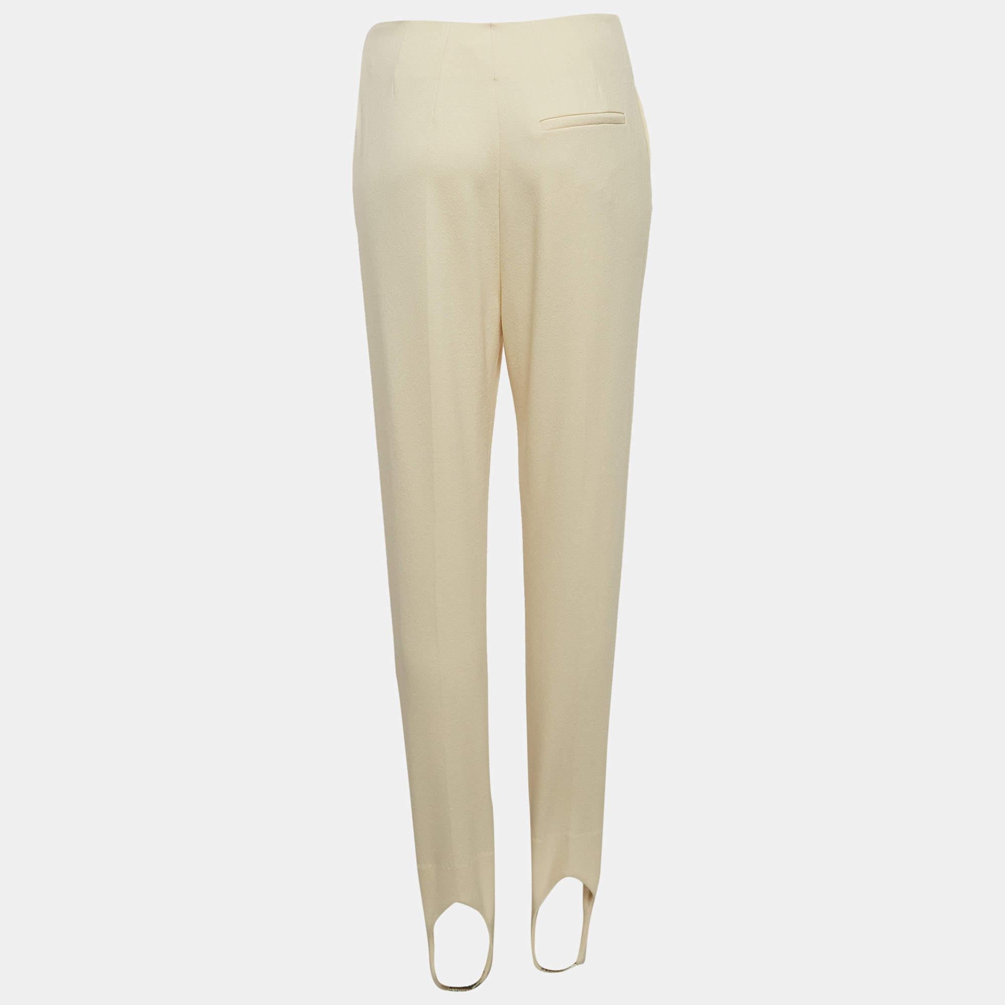 Enhance your casual attire with this pair of leggings. Designed into a superb silhouette and fit this pair will definitely make you look chic.