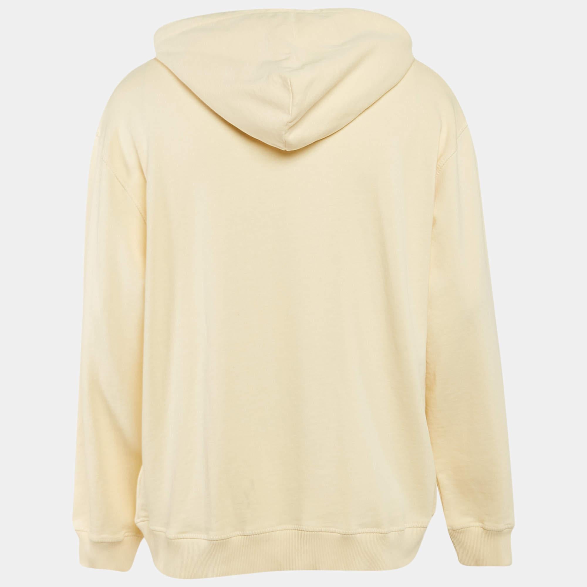 This hoodie is all about sporting a classy and comfy style. It is tailored from soft fabric  which is highlighted with signature accents.