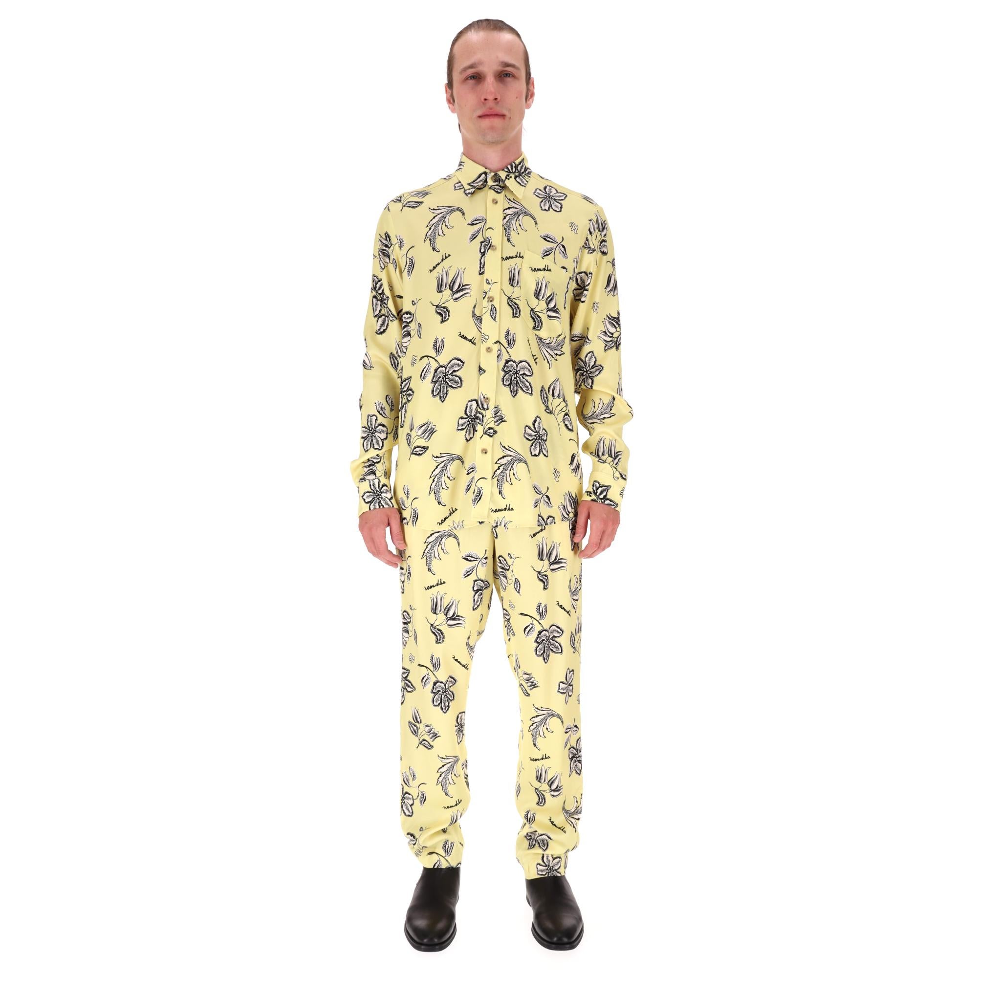 Nanushka: completo camicia e pantaloni in raso con stampa floreale In condizioni buone in vendita a London, GB