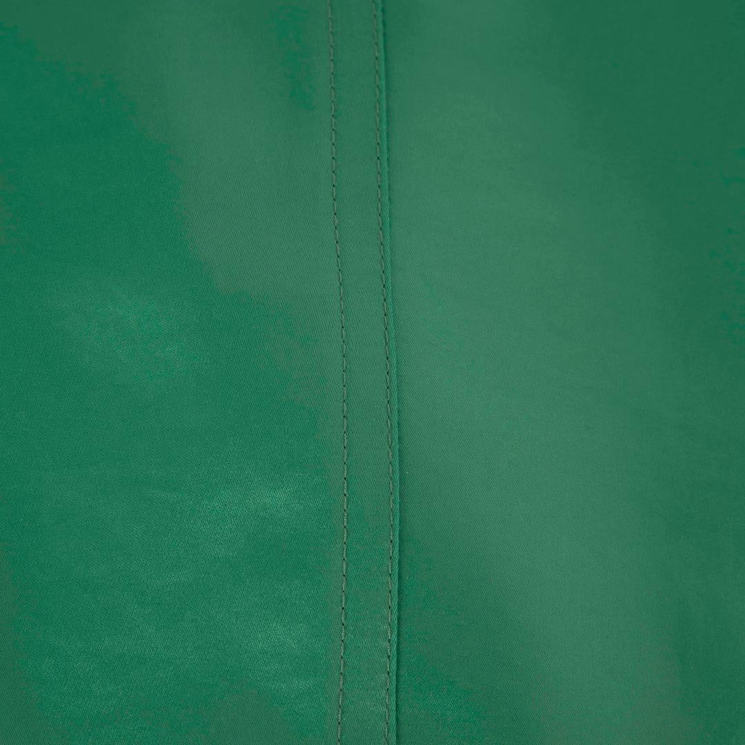 Verde NANUSHKA Top asimmetrico a maniche lunghe in raso verde taglia XS in vendita