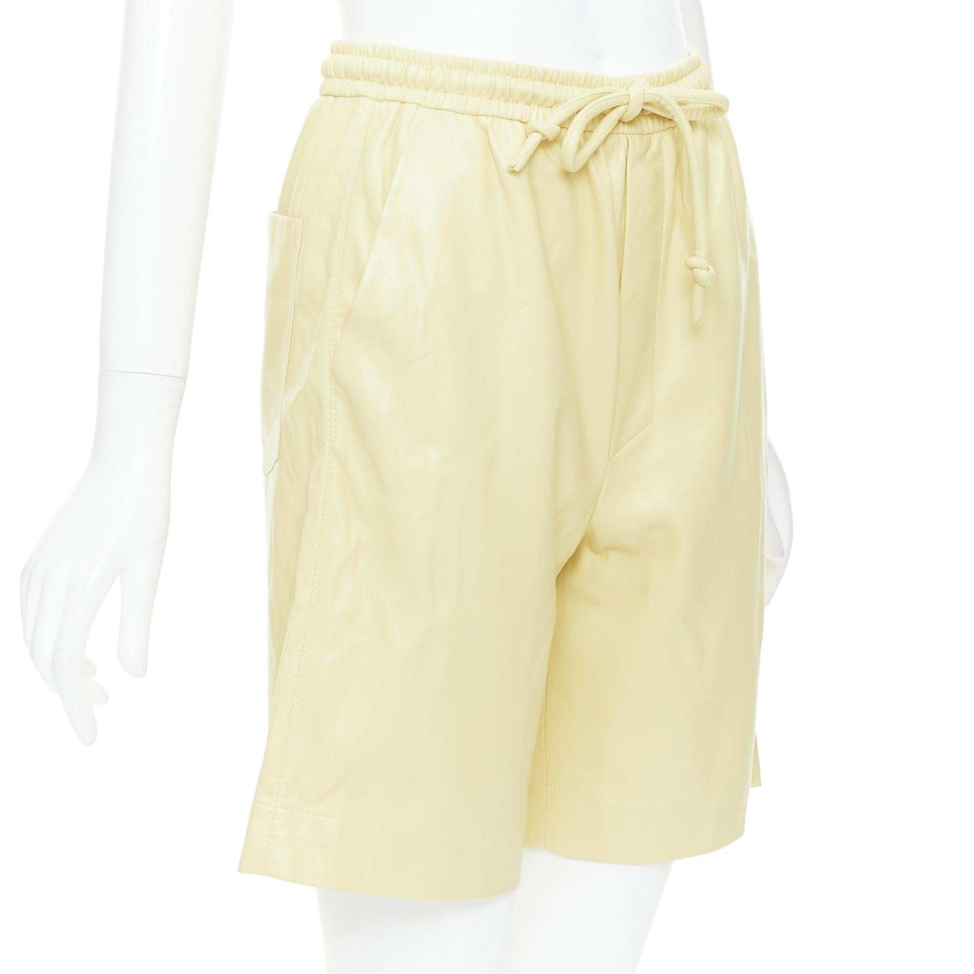 Blanc NANUSHKA  Munira Okobor short bermuda jaune beurre à cordon de serrage en cuir végétal XS en vente