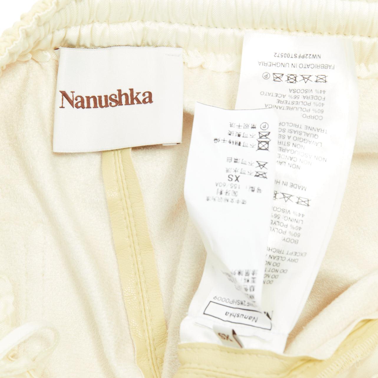 NANUSHKA  Munira Okobor short bermuda jaune beurre à cordon de serrage en cuir végétal XS en vente 3
