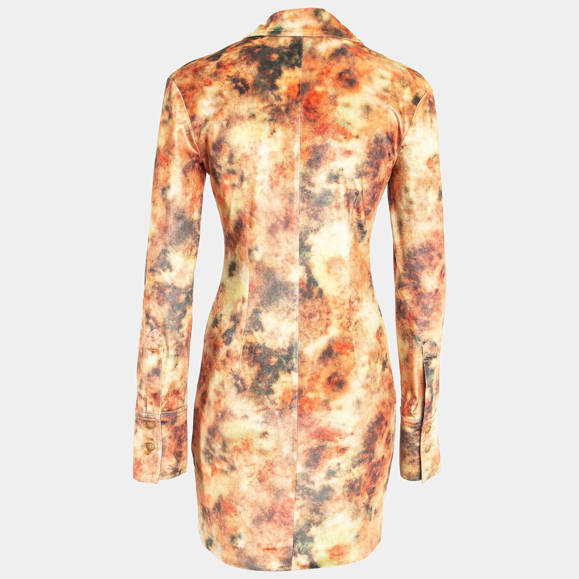 Découvrez les joies d'une confection experte avec cette robe de créateur pour femme. Méticuleusement confectionné, il offre une coupe impeccable et des détails luxueux garantissant un confort inégalé. Cette magnifique création rehaussera votre style