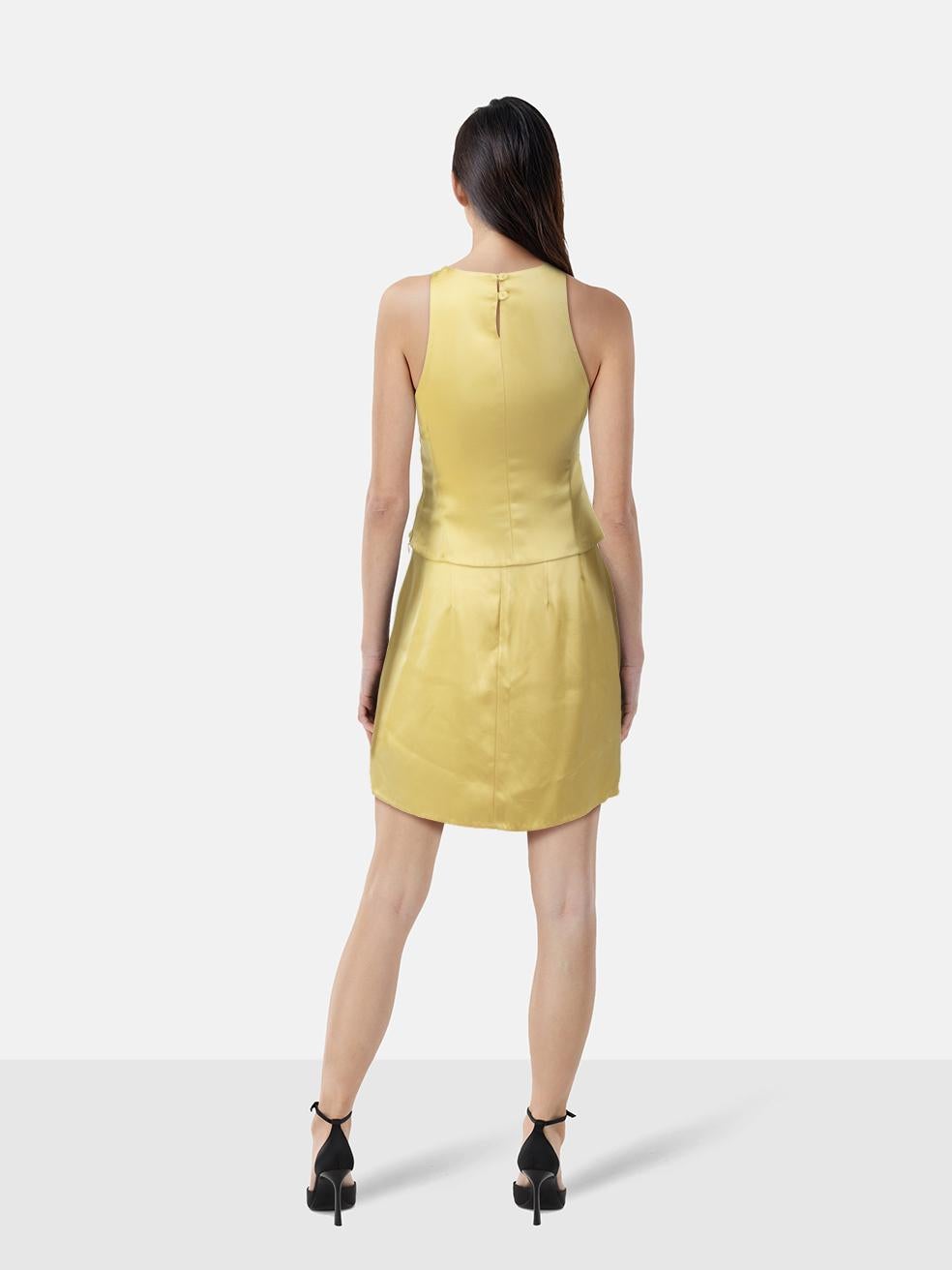 CONDITION is Very good. Minimal wear to the matching set is evident. Minimal wear to the lower front right of the skirt where a pluck to the weave is visible on this used NANUSHKA designer resale item.
 

 

 

 Details
 

 

 Yellow
 

 Synthetic
