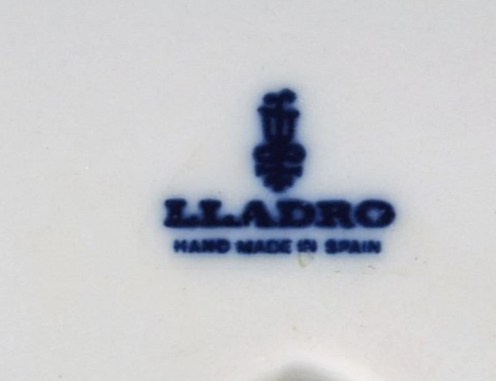 Nao und Lladro, drei Porzellanfiguren, 20. Jahrhundert im Angebot 5