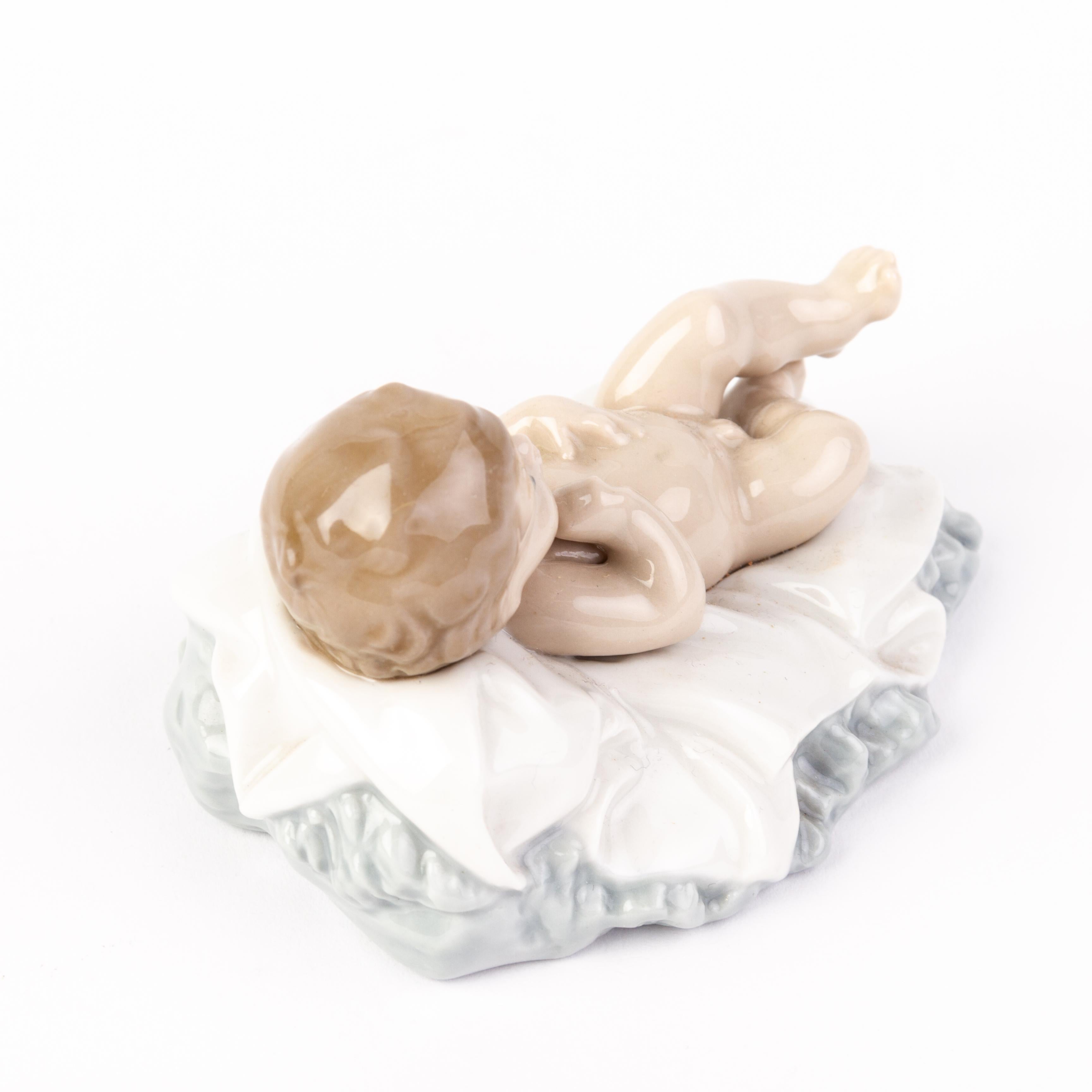 20th Century Nao Lladro Fine Porcelain Baby Jesus Nativity Figure 