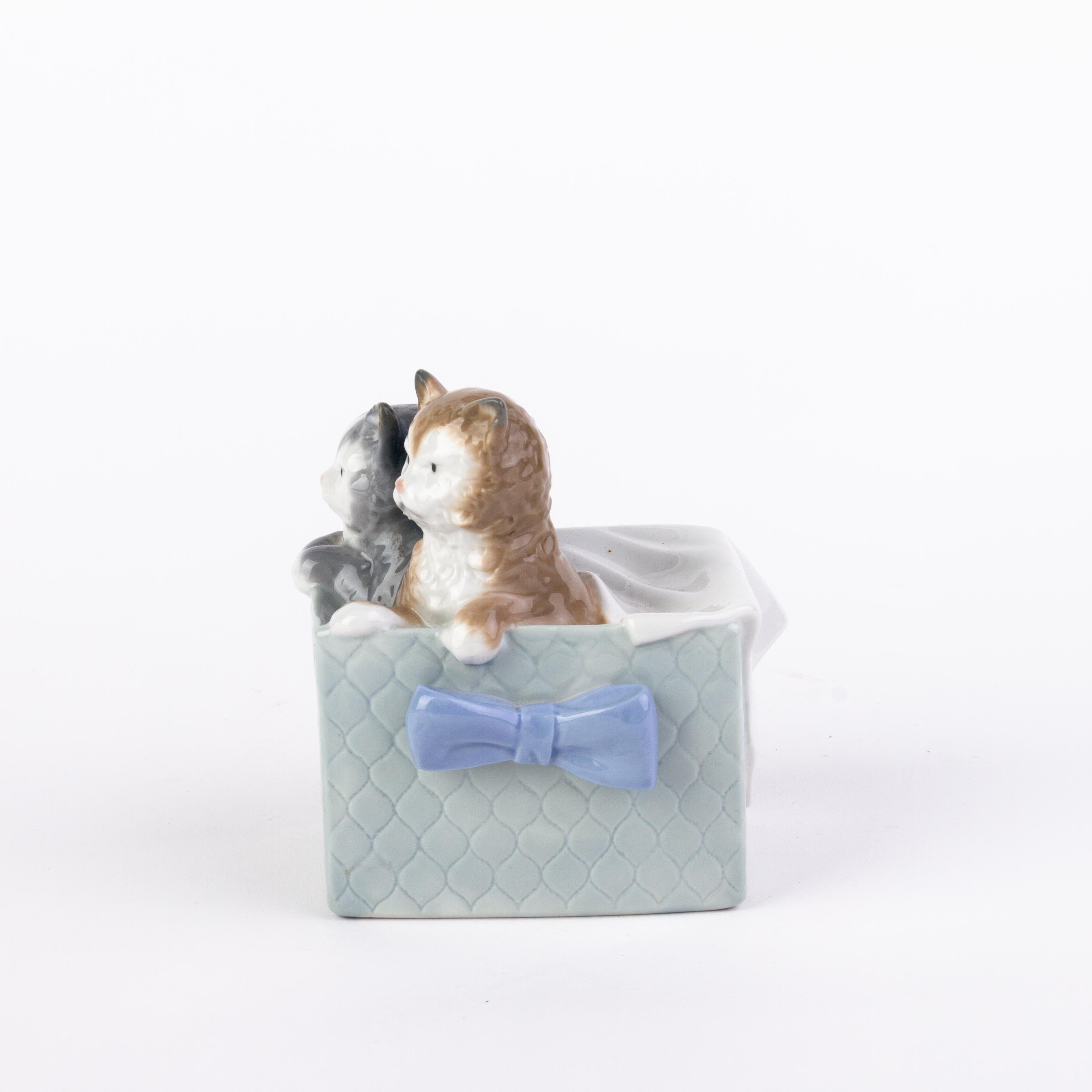 Hand-Painted Nao Lladro Fine Porcelain Sculpture Figure Kittens For Sale