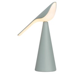 Nao Tamura 'Tiki' Tragbare Tischleuchte in Kieselgrau für Established & Sons