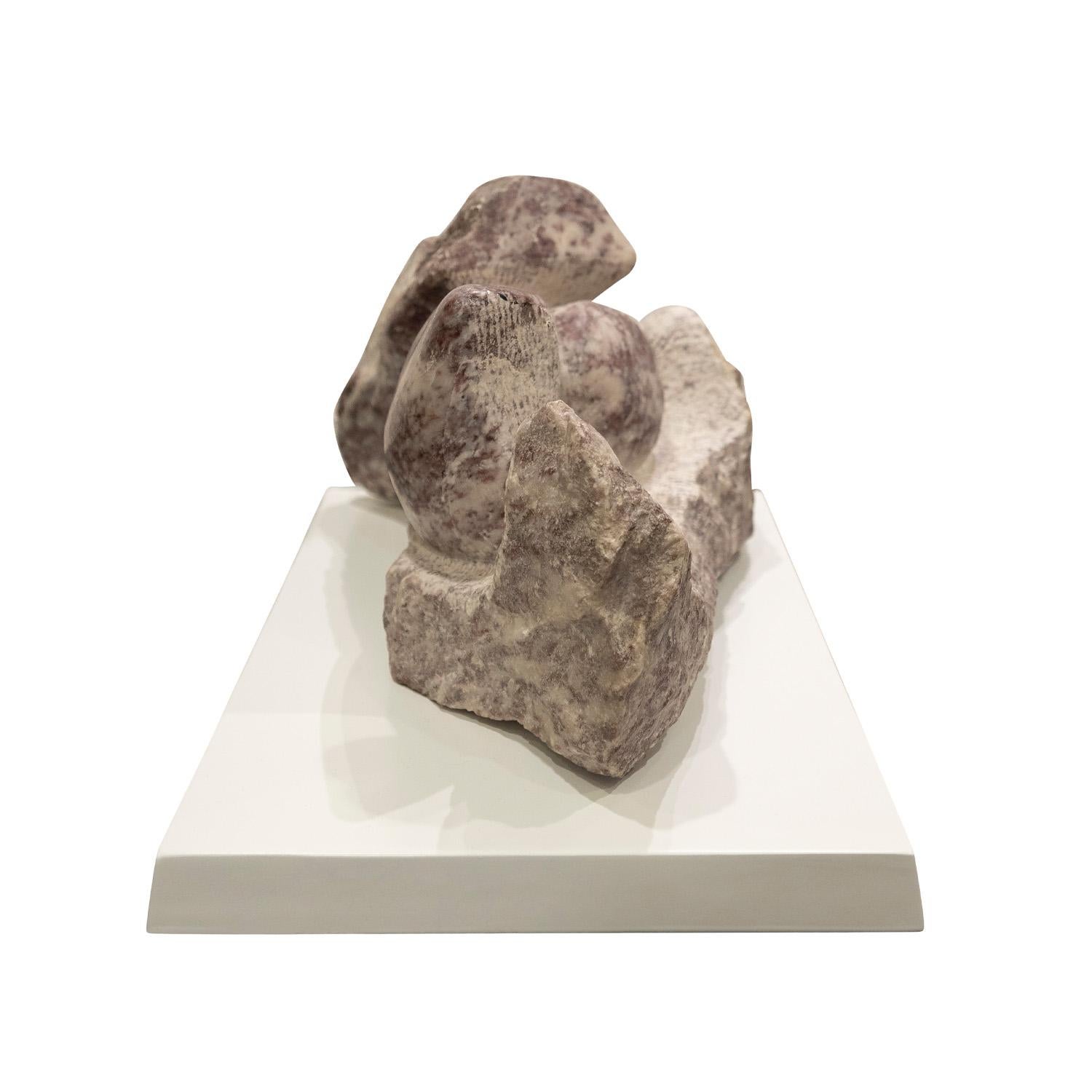 Naomi Feinberg „Amanecer“-Skulptur aus rotem Granit, 1970er Jahre (Handgefertigt) im Angebot