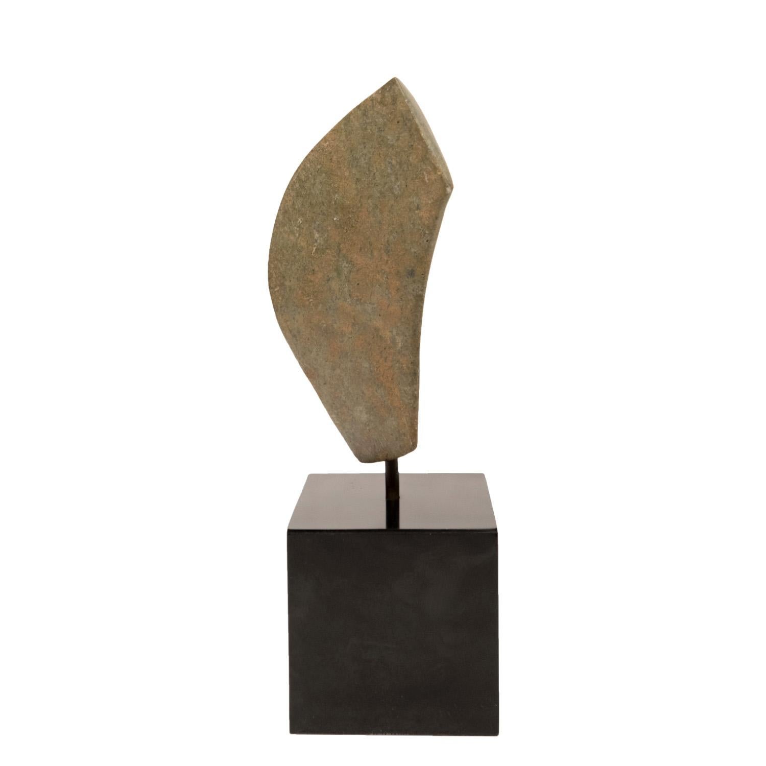 Naomi Feinberg „Lithic“ Skulptur aus grünem italienischem Granit, 1970er Jahre im Zustand „Hervorragend“ im Angebot in New York, NY