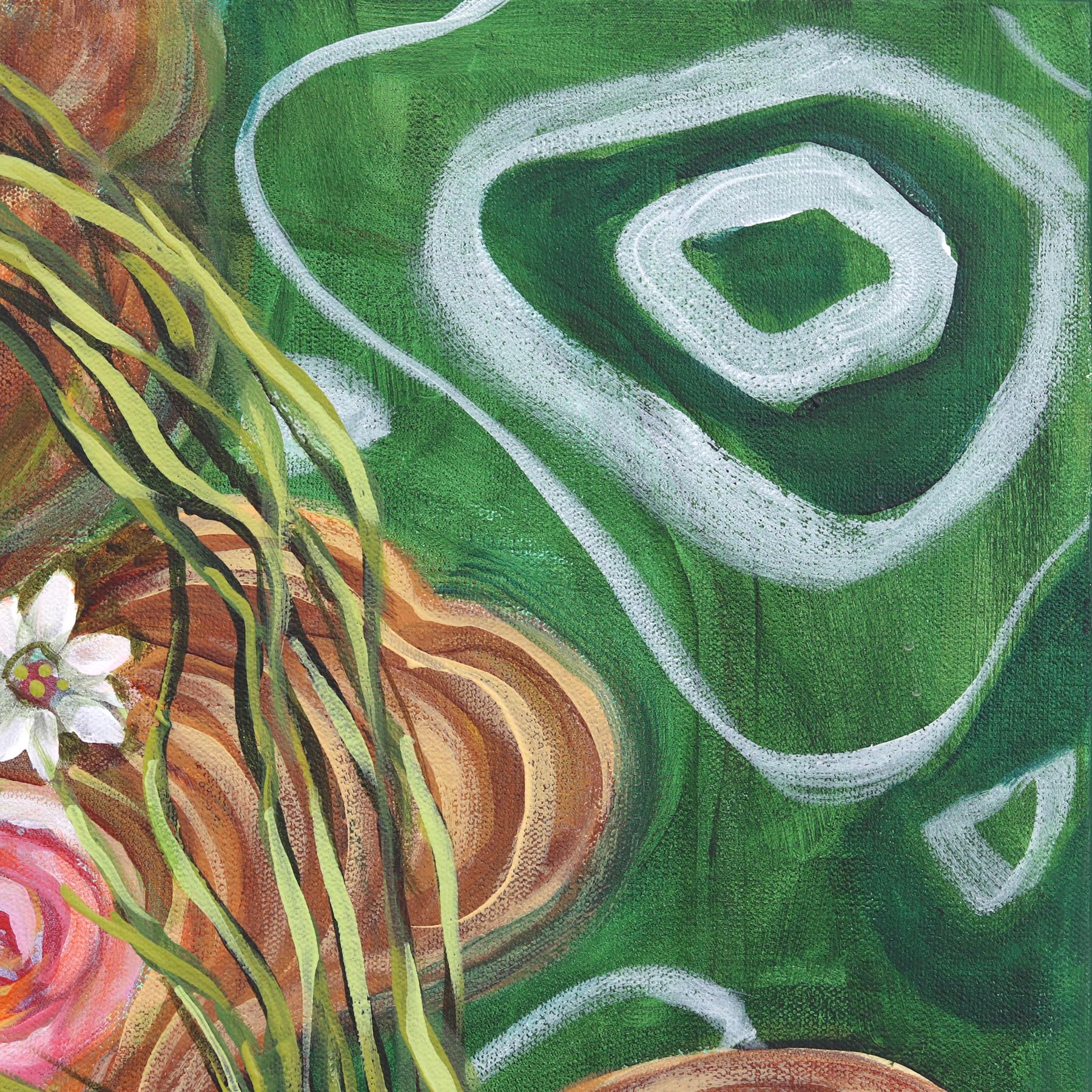 Naomi Jones' stimmungsvolle figurative Malerei fängt die Essenz weiblicher Gelassenheit und von der Natur inspirierter Symbolik ein. Dieses gefühlvolle Porträt zeigt eine friedliche Frau mit wallendem kastanienbraunem Haar, das sanft in grüne