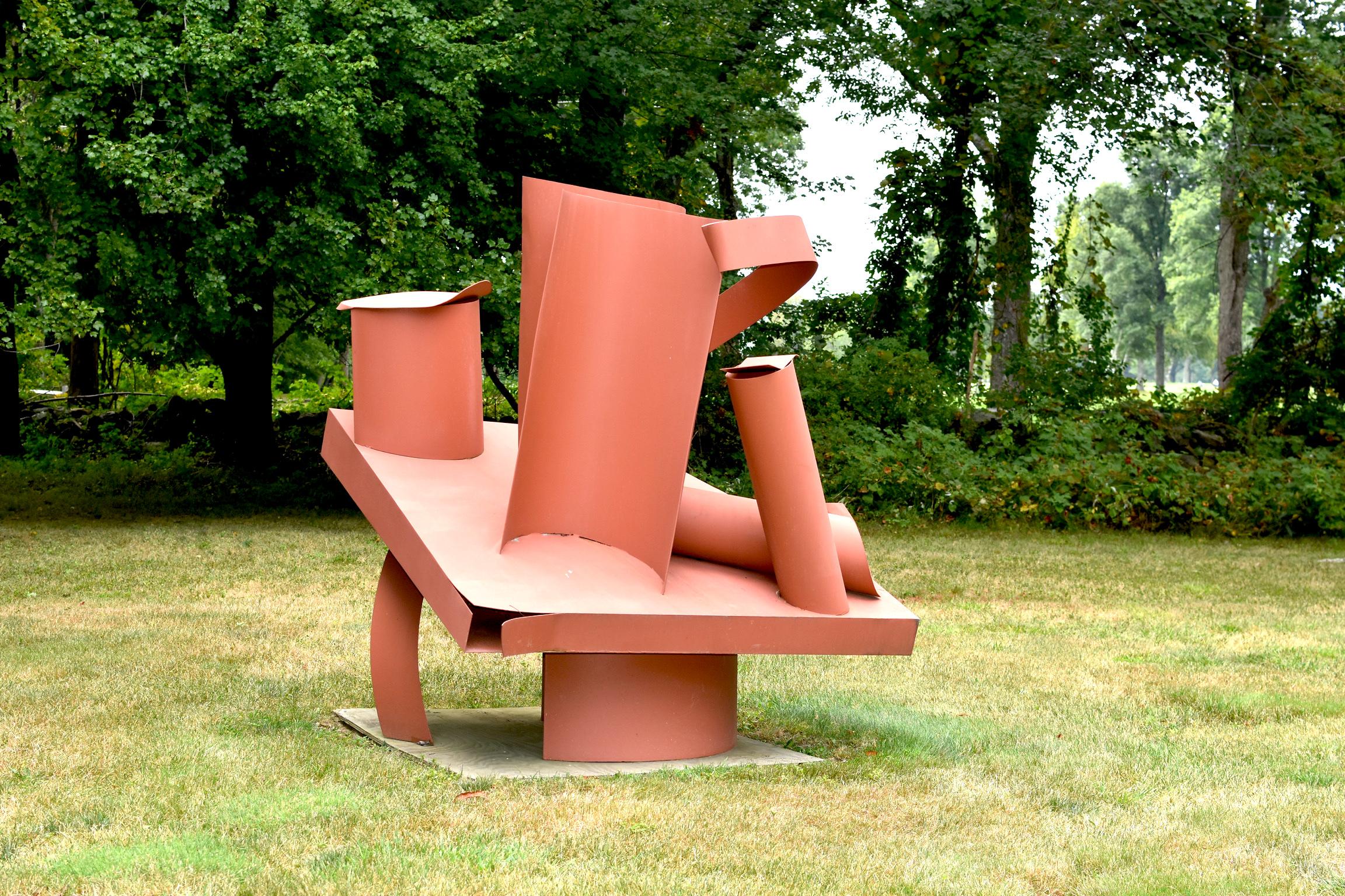 Scheunen: abstrakte Stahlskulptur (Geometrische Abstraktion), Sculpture, von Naomi Press