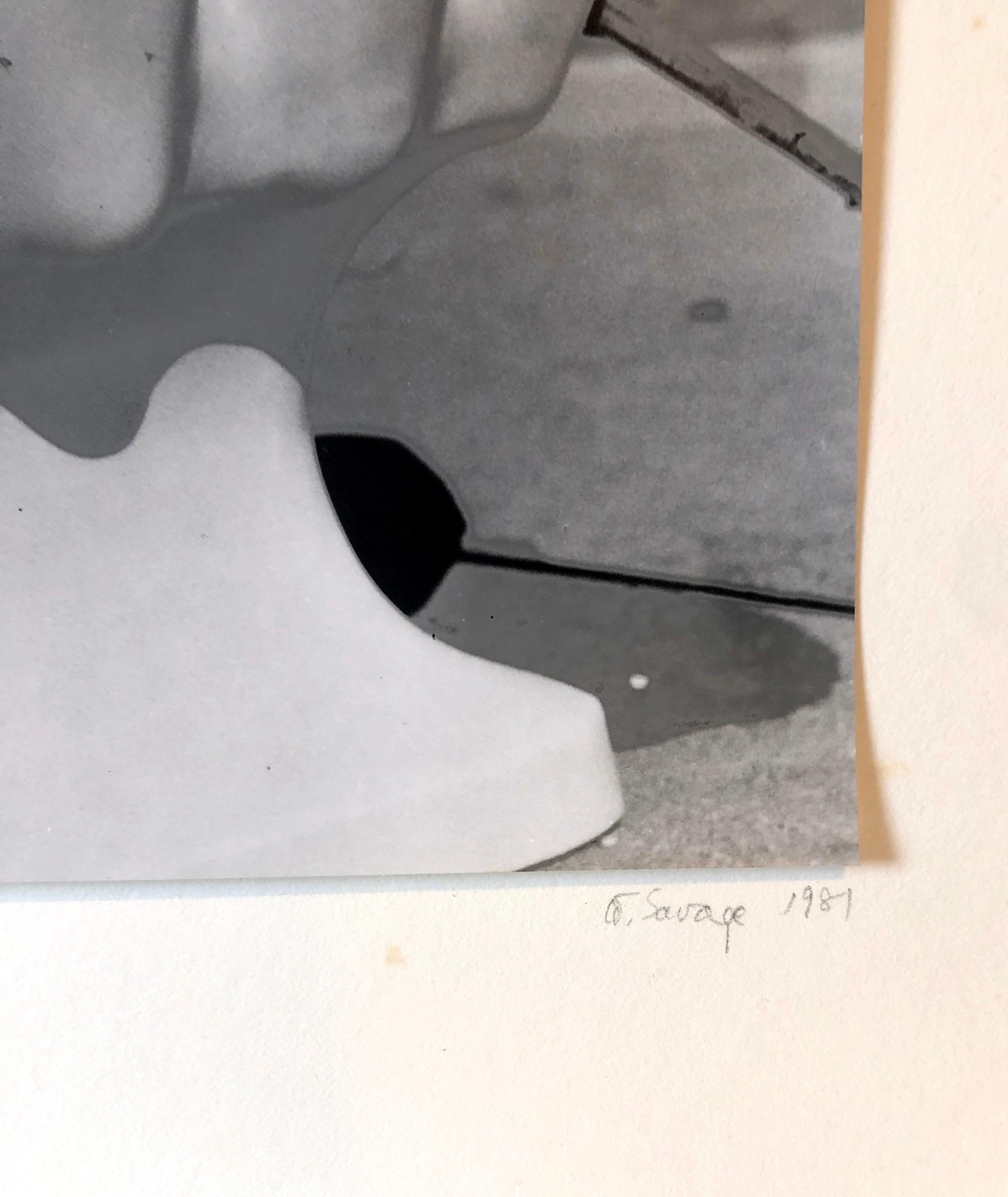 Foto von Pedro Friedeberg, Handstuhl, Vintage, Silber-Gelatine-Fotografie (Moderne), Photograph, von Naomi Savage