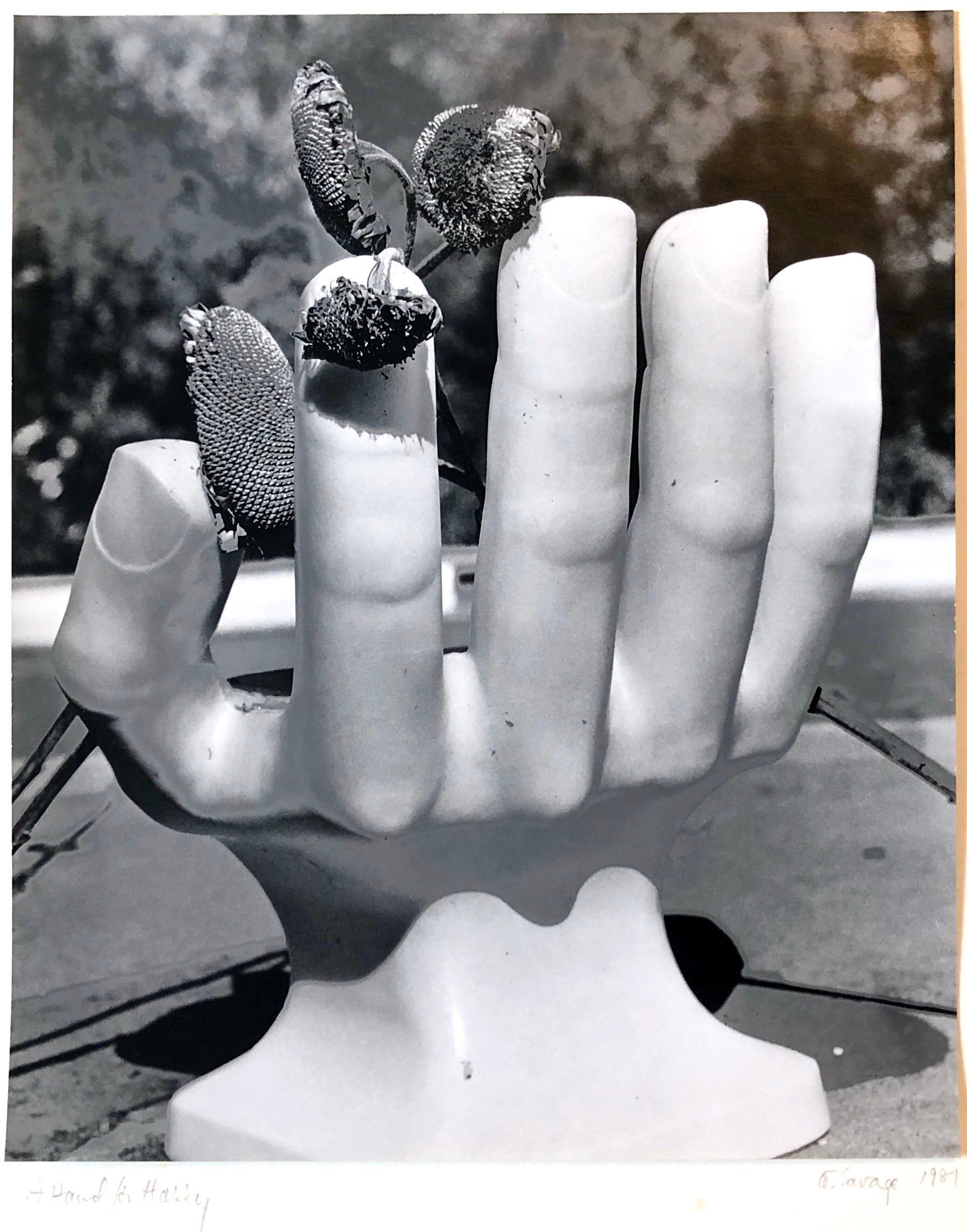Foto von Pedro Friedeberg, Handstuhl, Vintage, Silber-Gelatine-Fotografie im Angebot 1