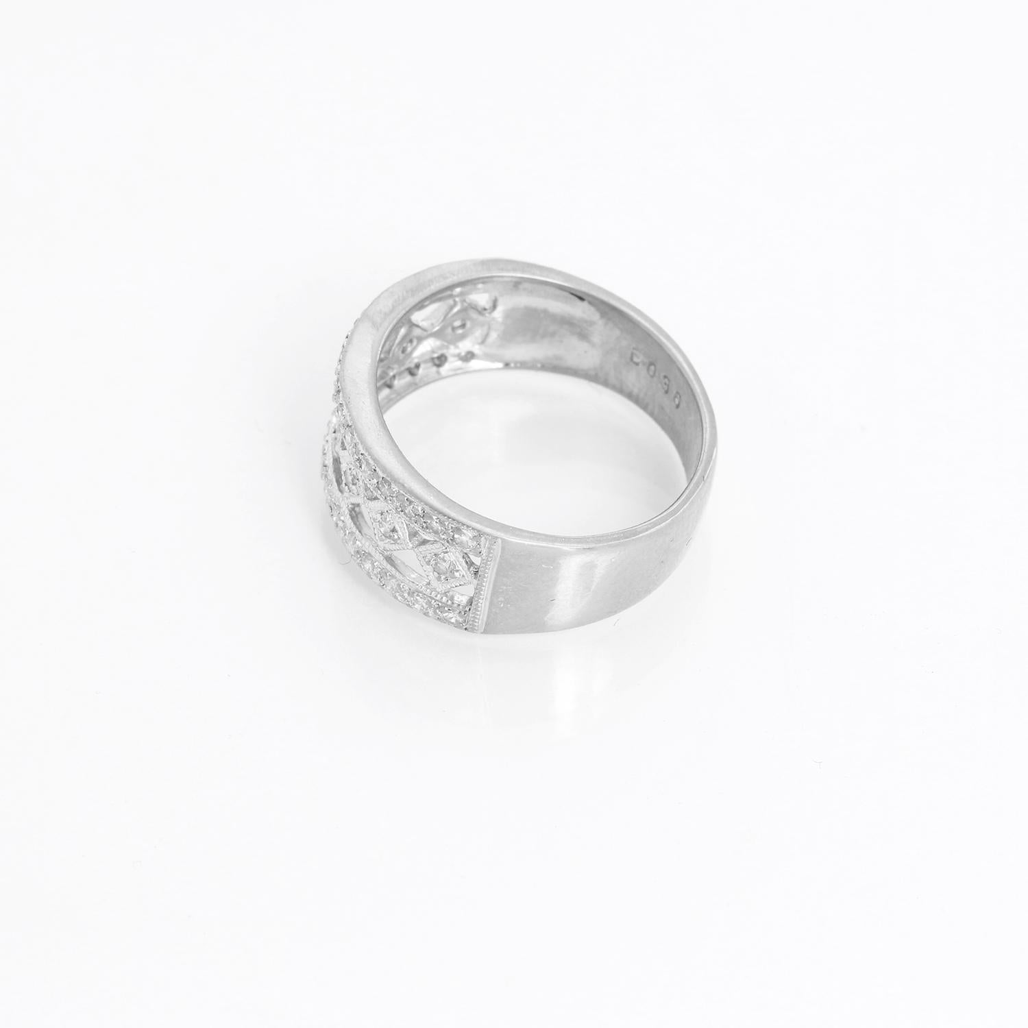 Naomi White Gold & Diamond Ring In Excellent Condition For Sale In Dallas, TX