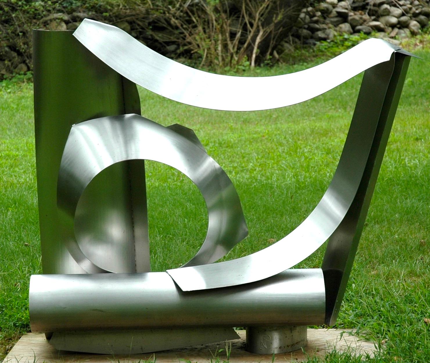 Vibron : steel sculpture - Sculpture by Naomi Press