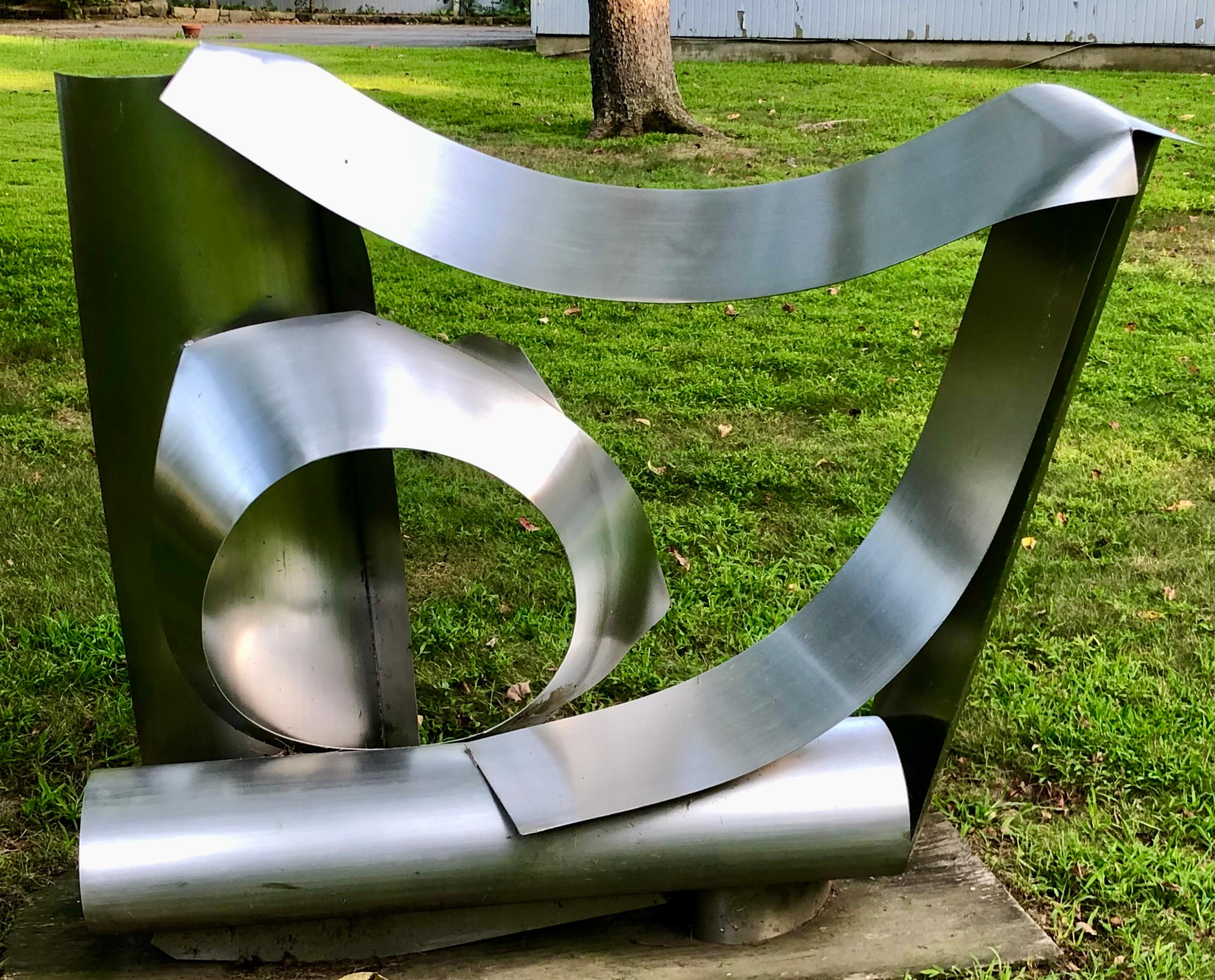 Naomi Press Abstract Sculpture - Vibron : steel sculpture