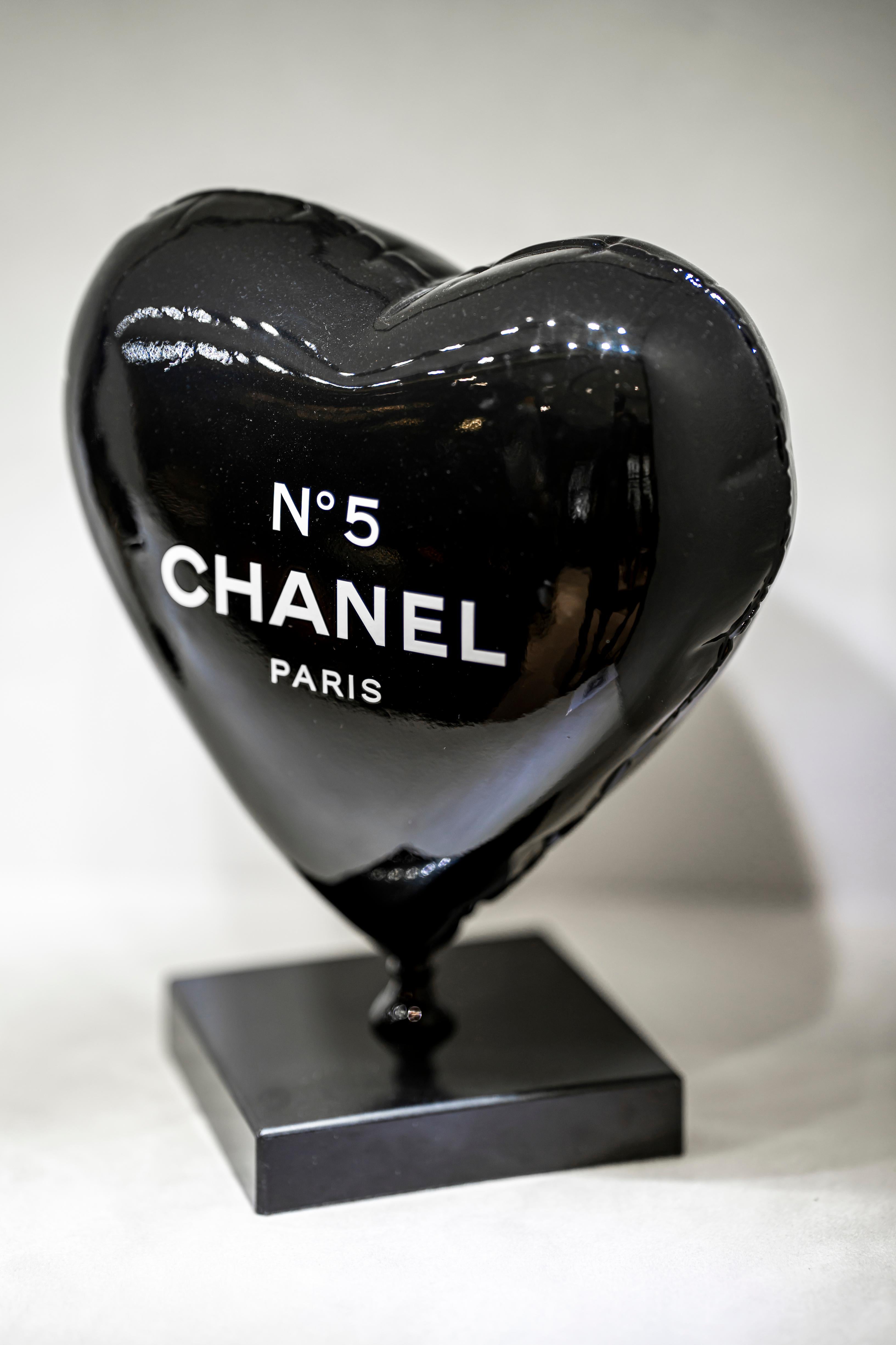 30cm Heart CH Tribute Black - Sculpture by Naor