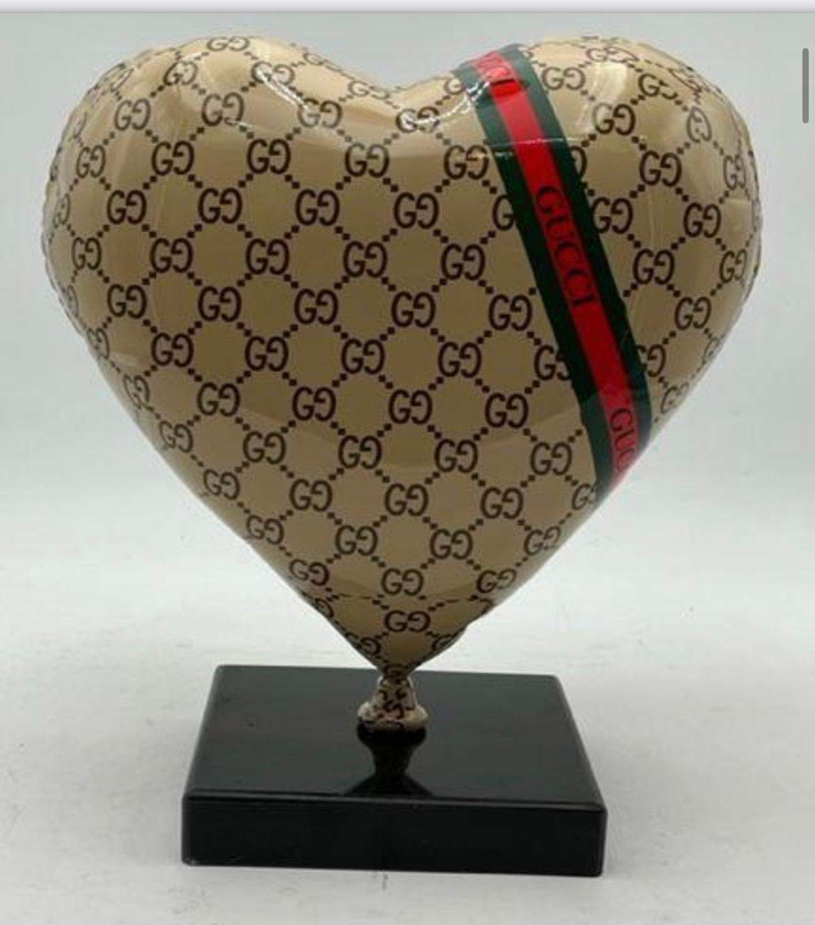 Naor Figurative Sculpture - NAOR - 30cm Heart GUC Tribute striped, Beige