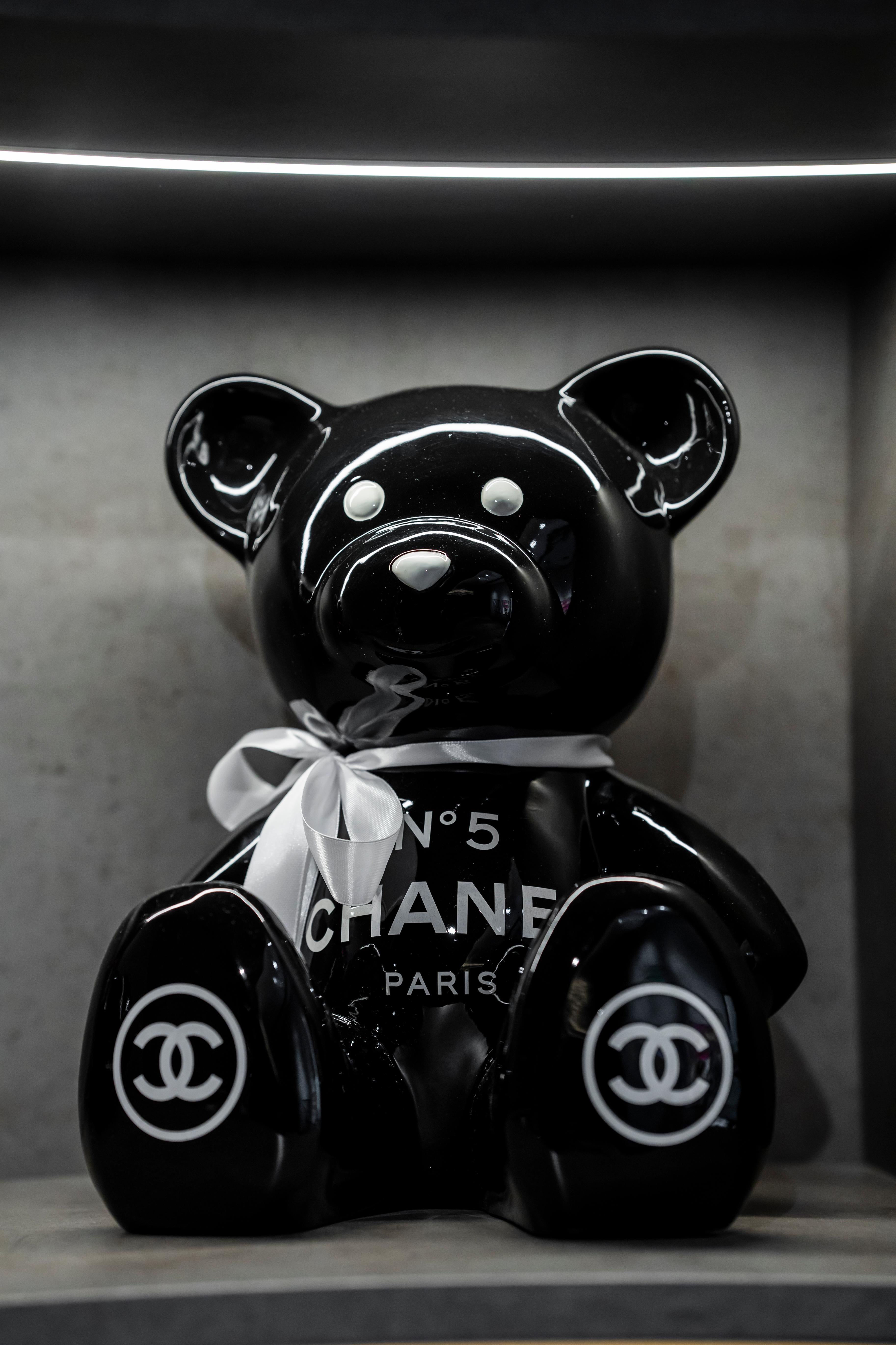 NAOR - 35cm CH Tribute, Full Black Teddy - Sculpture by Naor