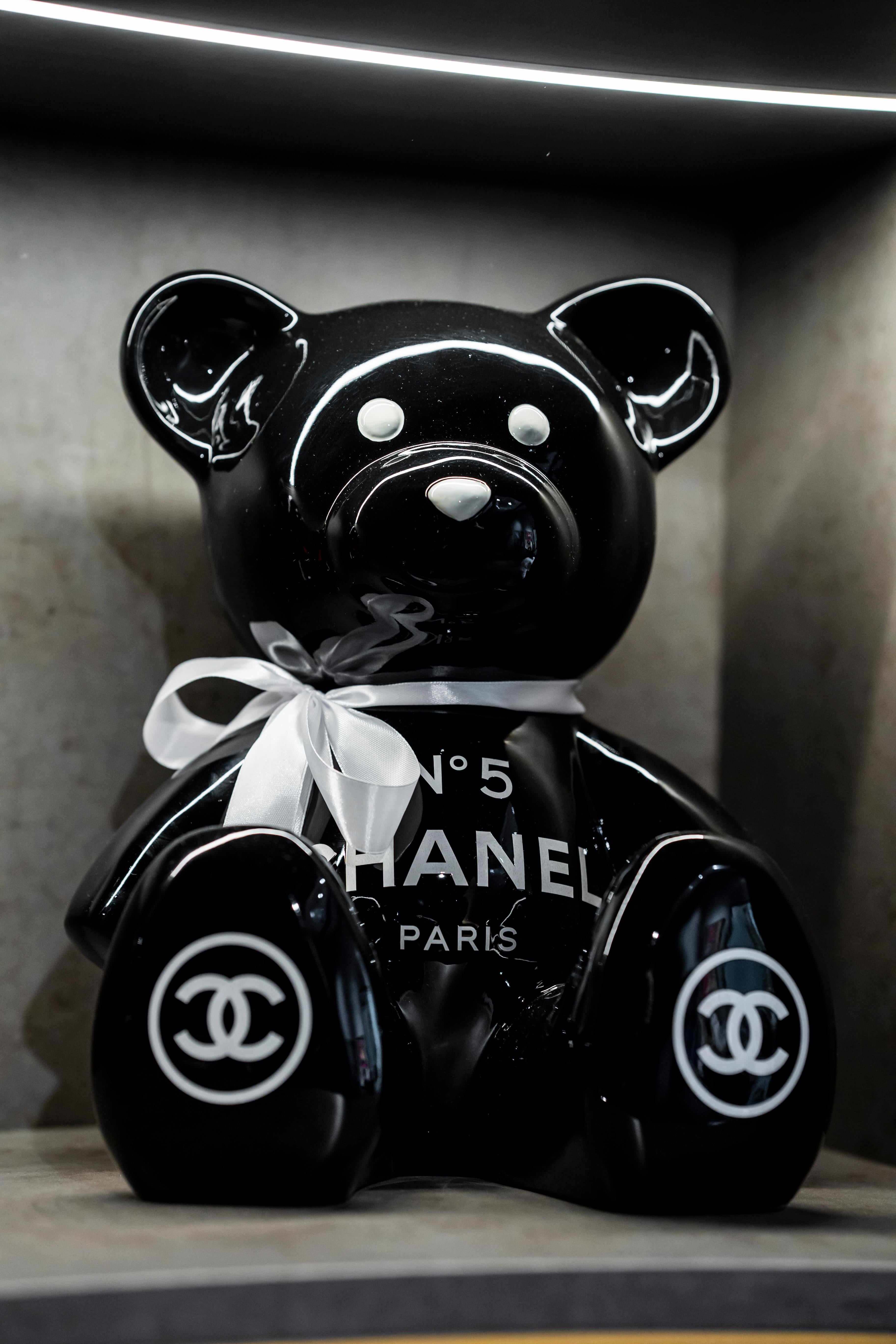 Naor Figurative Sculpture - NAOR - 35cm CH Tribute, Full Black Teddy