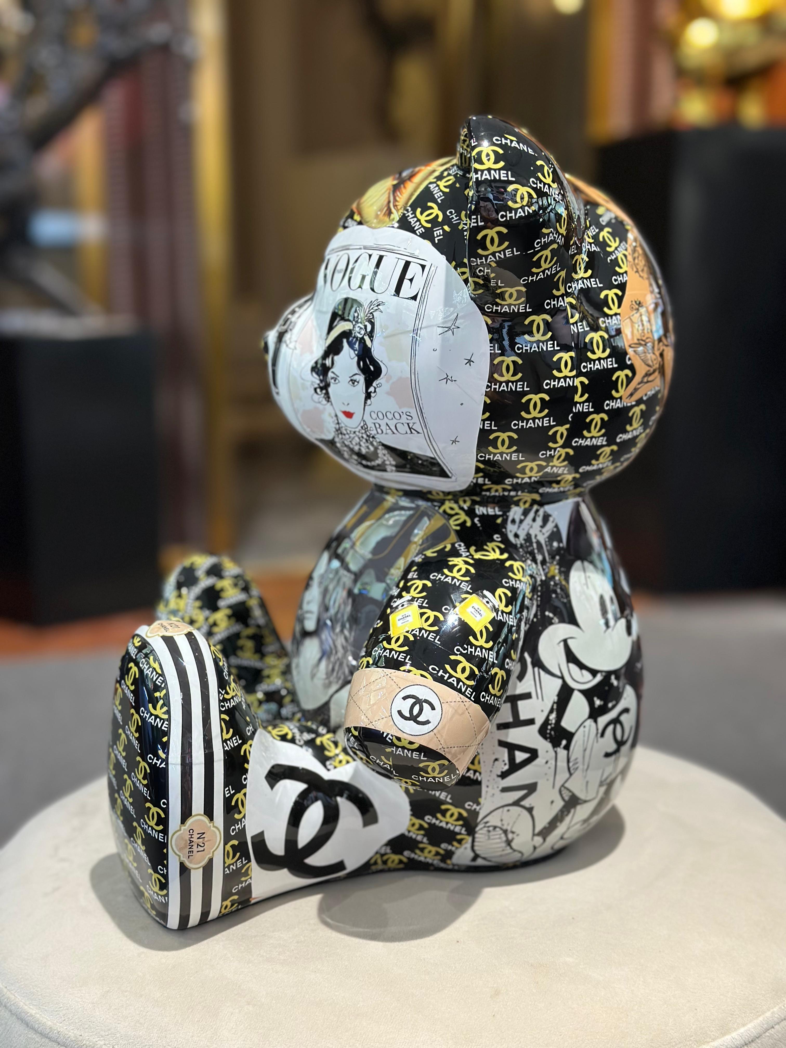 NAOR - 35cm Collage, Vogue Tribute Teddy (Schwarz), Figurative Sculpture, von Naor