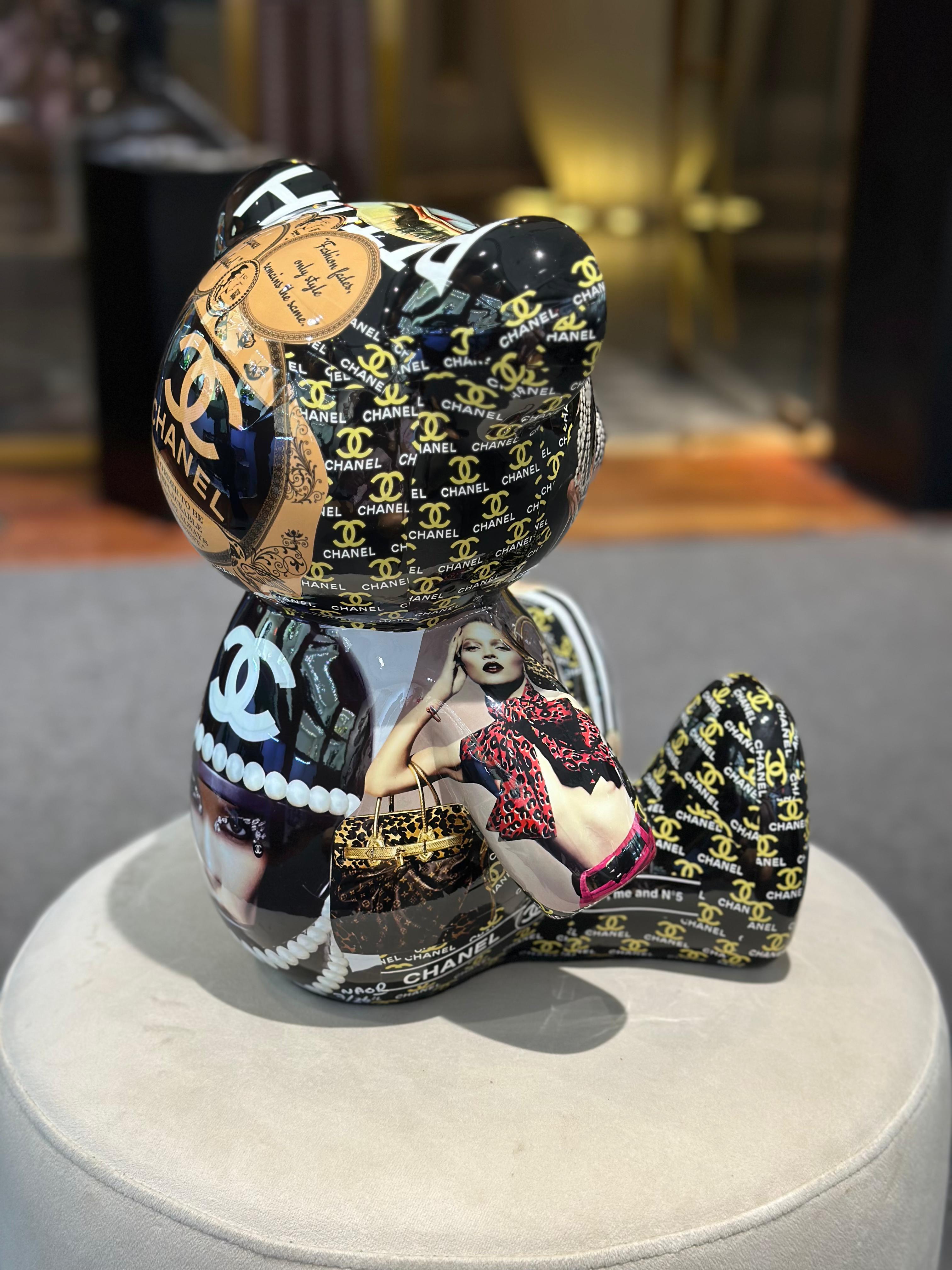 Naor ist ein französischer Künstler aus Lyon, der 1988 geboren wurde. Völlig in seiner Zeit verankert, ist er schon immer viel in der Welt herumgereist. Wenn Reisen die Jugend formen, wurde Naor von ihr inspiriert. Im Alter von dreißig Jahren ist es