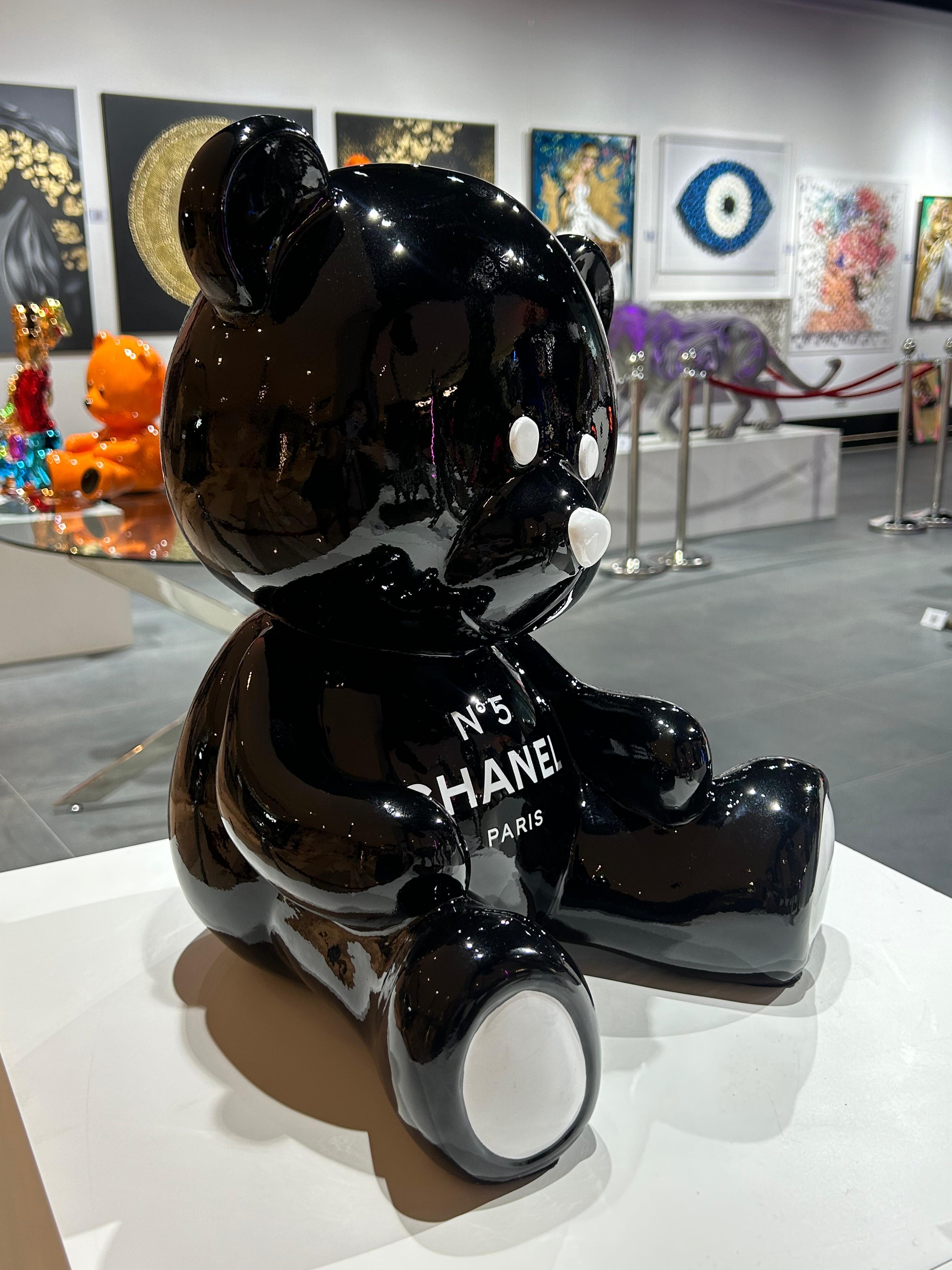 Information : Naor is a French artist from Lyon born in 1988. Completely anchored in his time, he has always traveled a lot around the world. If travels form youth, Naor was inspired by it. From the top of his thirty years, he succeeded in