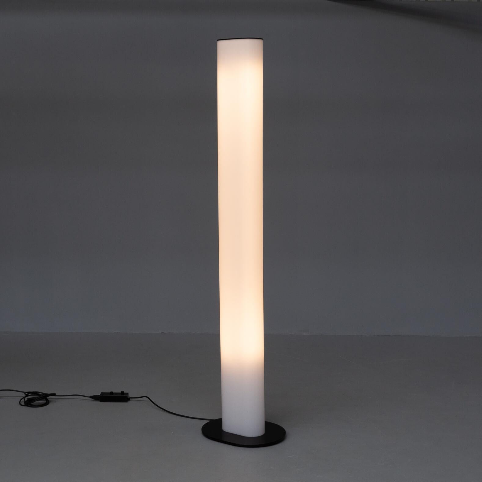 The belux leia lamp family reflects modern minimalism deeply rooted in Japanese culture. The sober shape and the exquisite use of materials are restrained and therefore adapt to any room. The warm, energy-saving light creates a pleasant atmosphere.