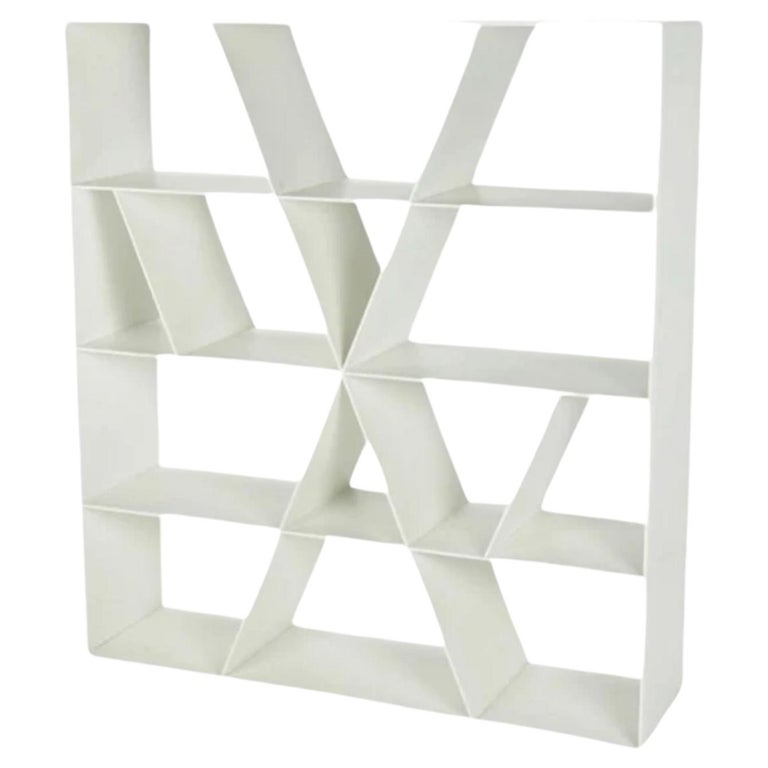 Mueble de almacenamiento con estantes X modelo minimalista de Naoto  Fukasawa en Corian para B&B Italia en venta en 1stDibs