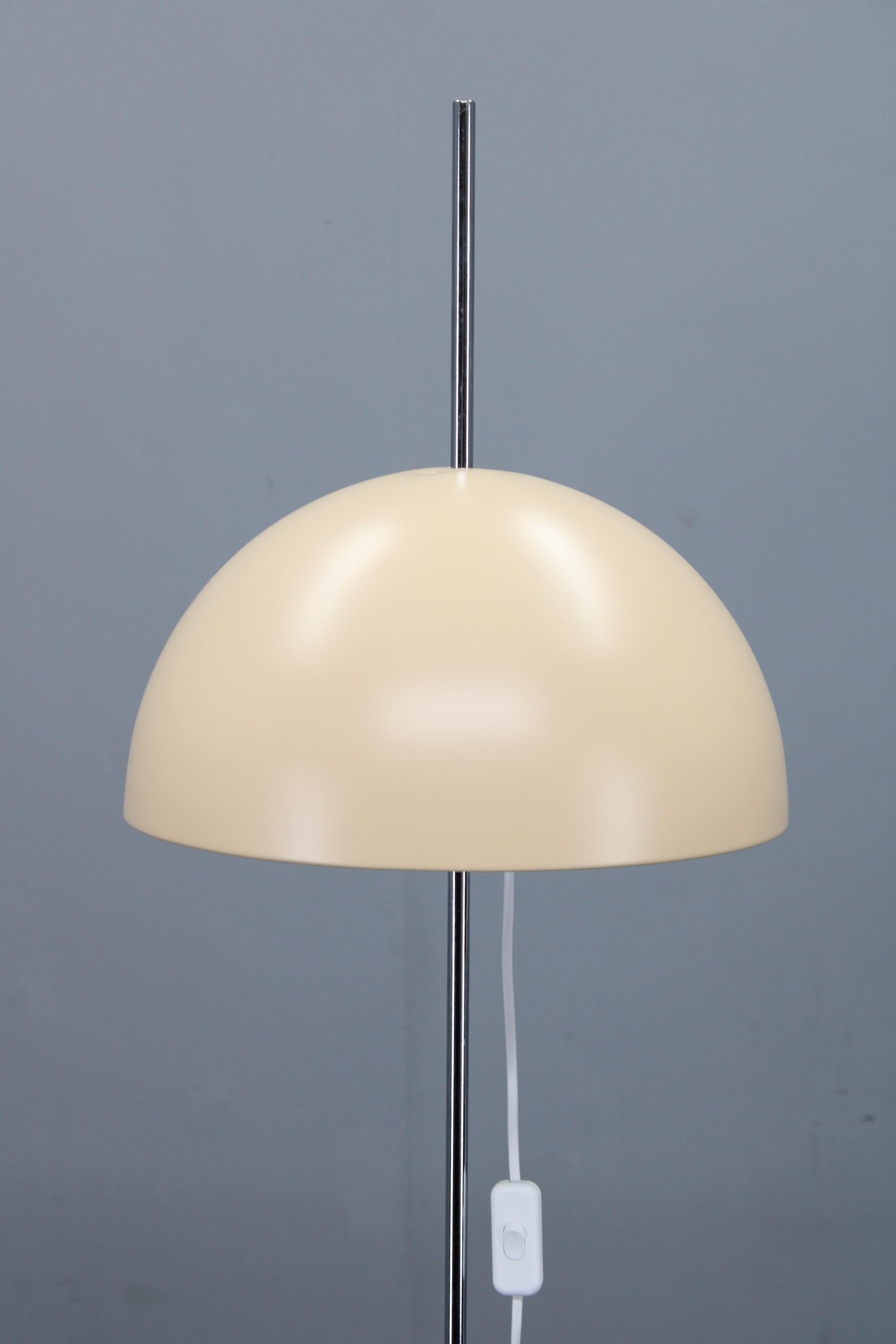 Fine XX secolo Lampada da terra a fungo Napako con paralume regolabile in altezza, Cecoslovacchia 1970 in vendita