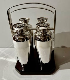 Napier 4 Cocktail Shakers Silver-Plated Five Piece Wood Caddy