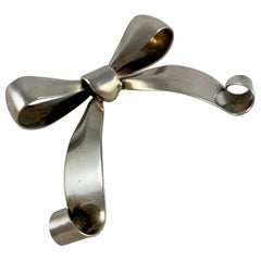 Vintage Napier American Modernist Sterling Silver Oversized Bow Pin, circa 1940s-1950s