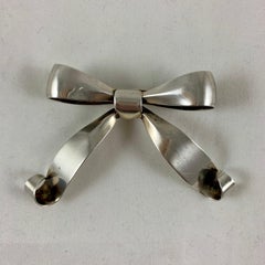 Napier American Modernist Sterling Silver Oversized Bow Pin, circa 1940s-1950s