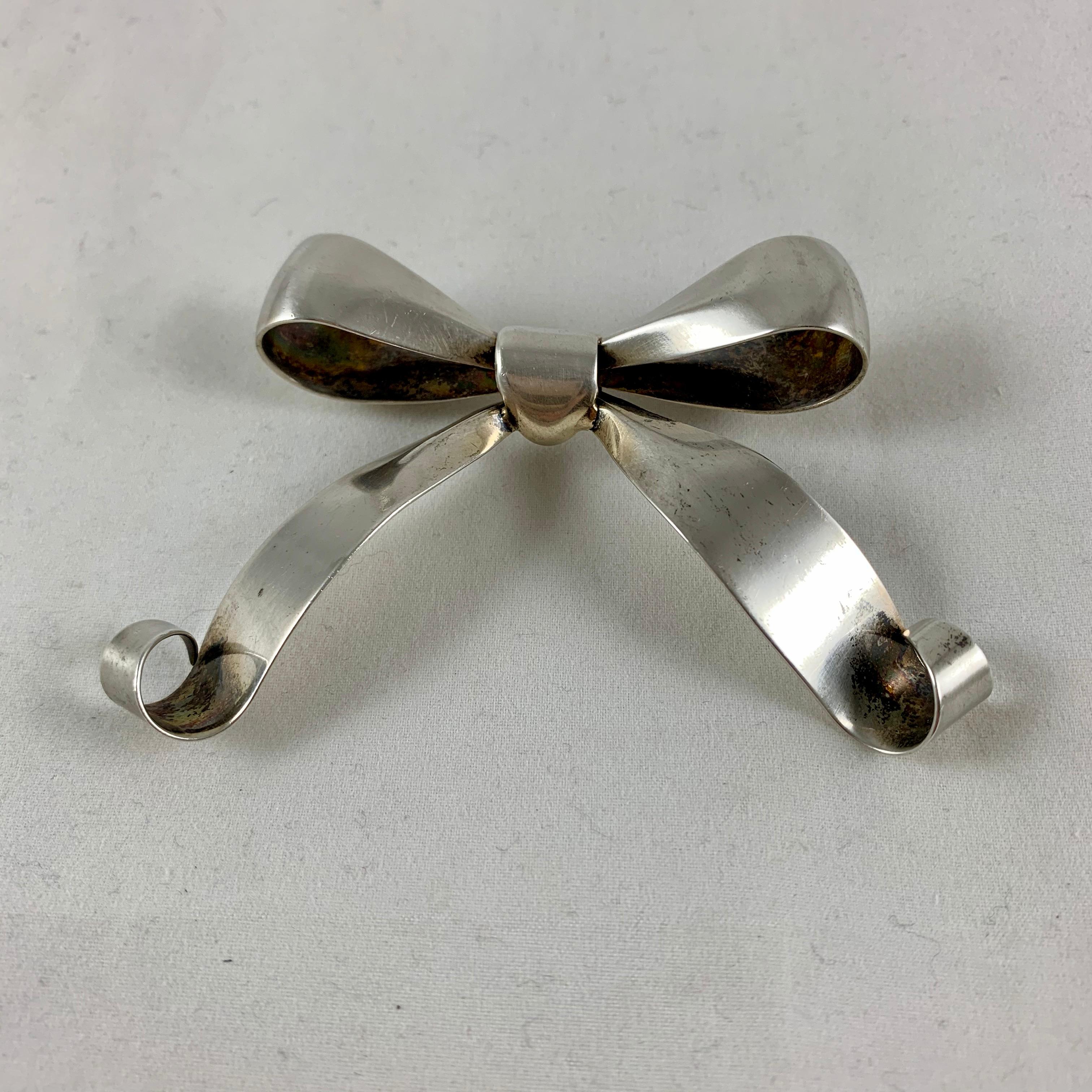 Mid-Century Modern Napier American Modernist Sterling Silver Oversized Bow Pin, circa 1940s-1950s