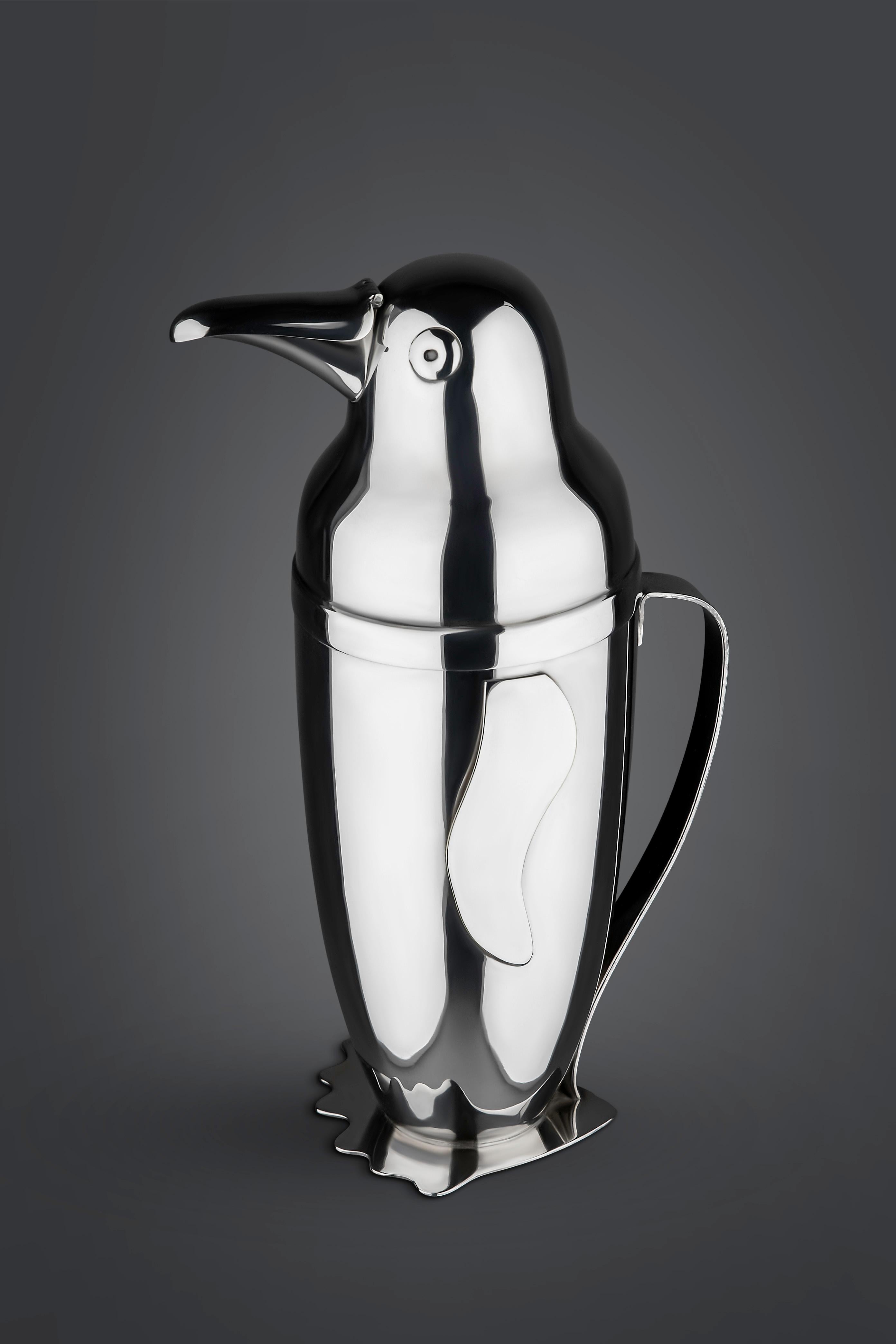 Napier Art Deco Silver Plated Penguin Cocktail Shaker In Good Condition For Sale In Weesp, NL