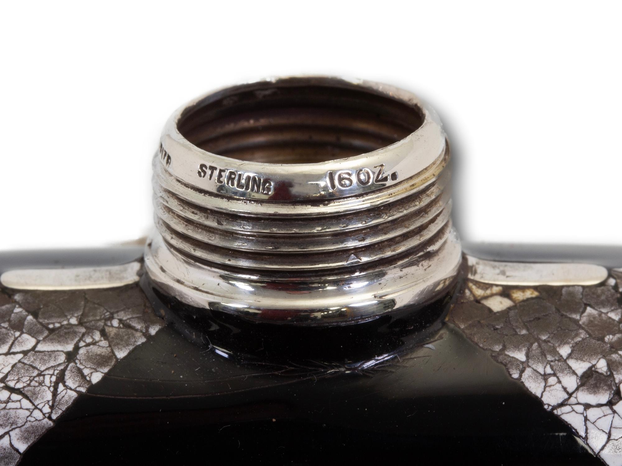 Petaca Napier Art Déco de plata de ley y esmalte en venta 2