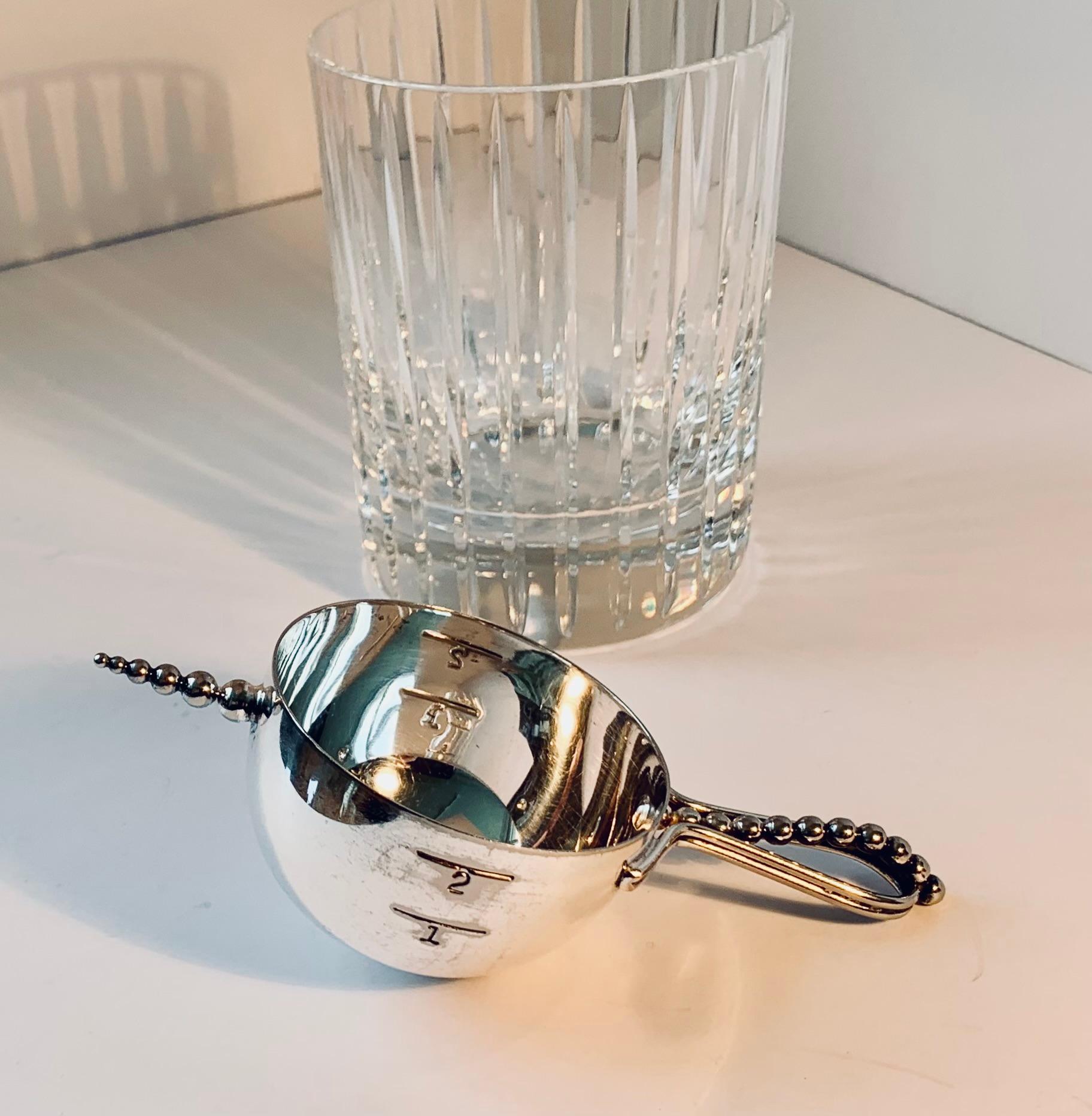 Napier Bottoms-Up Spirit Measure/Jigger Art Decó Plateado en Bueno estado para la venta en West Palm Beach, FL