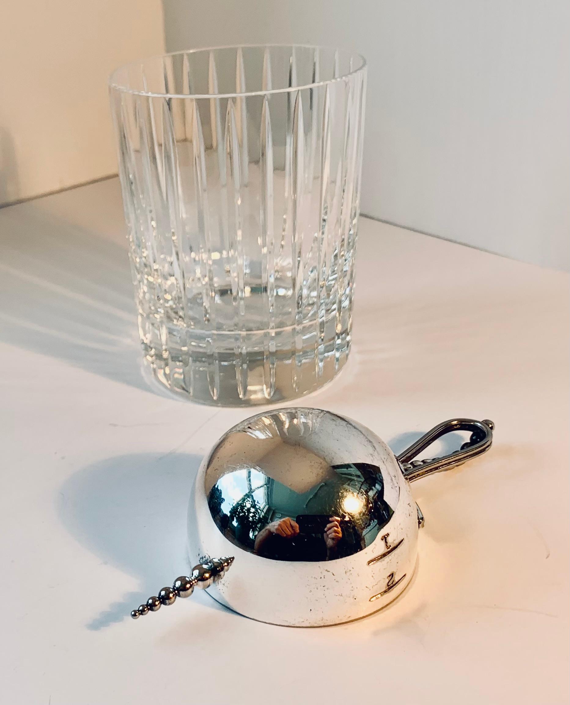 Napier Bottoms-Up Spirit Measure/Jigger Art Decó Plateado mediados del siglo XX en venta